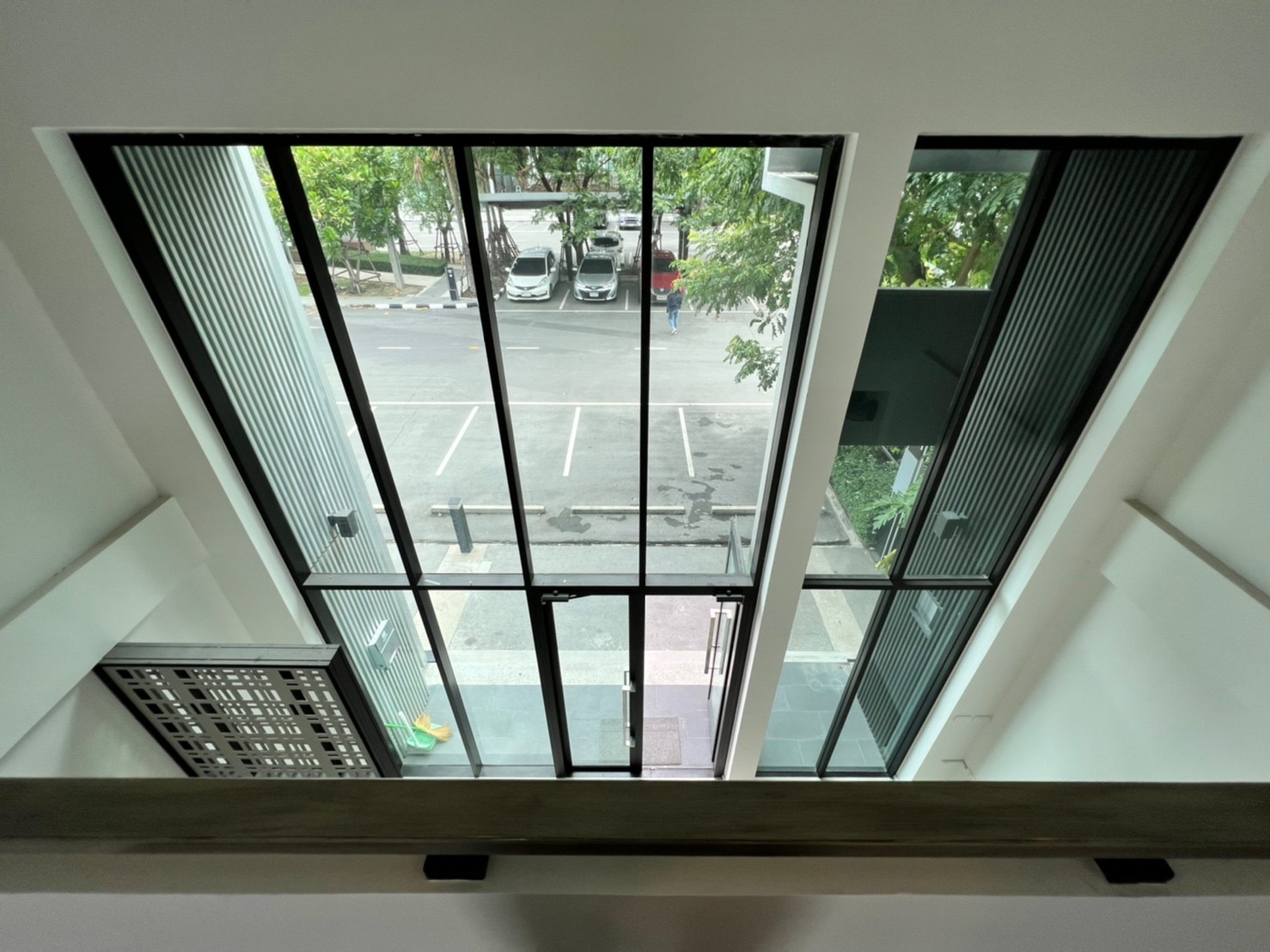 ขายโฮมออฟฟิศ สูง 3 ชั้นครึ่ง 2 คูหา หลังมุม ในโครงการ Cascade Bangna บนทำเล ถนน บางนา-ตราด กม.5 ขาเข้าถนนสุขุมวิท