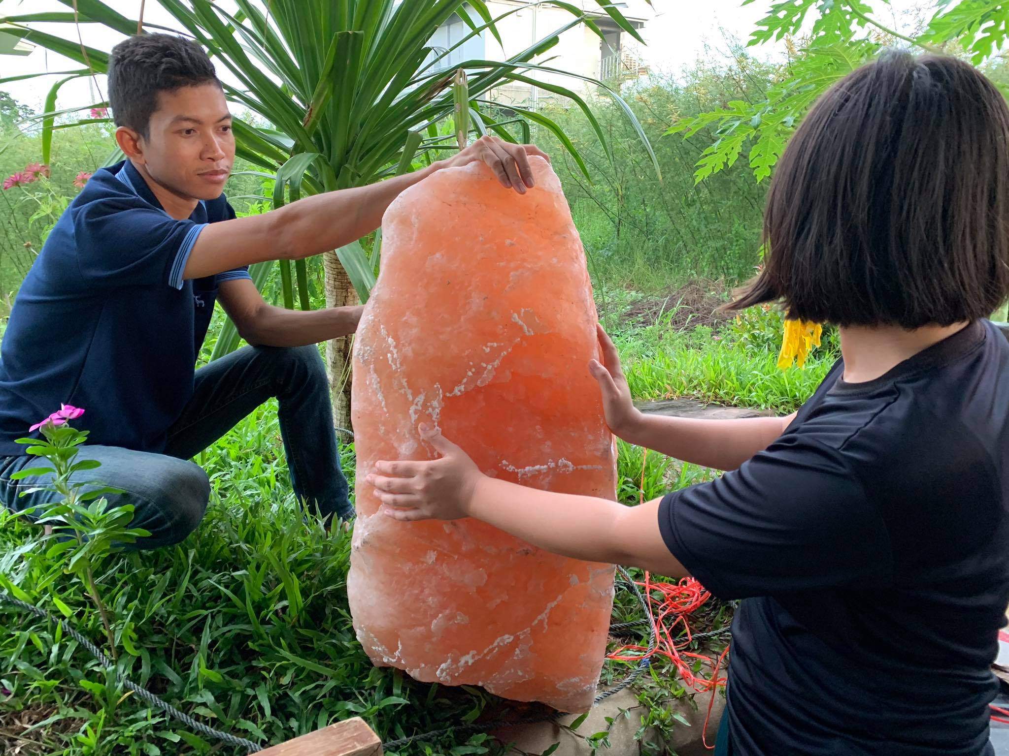 โคมไฟหินเกลือหิมาลัย 105กก. สีส้ม