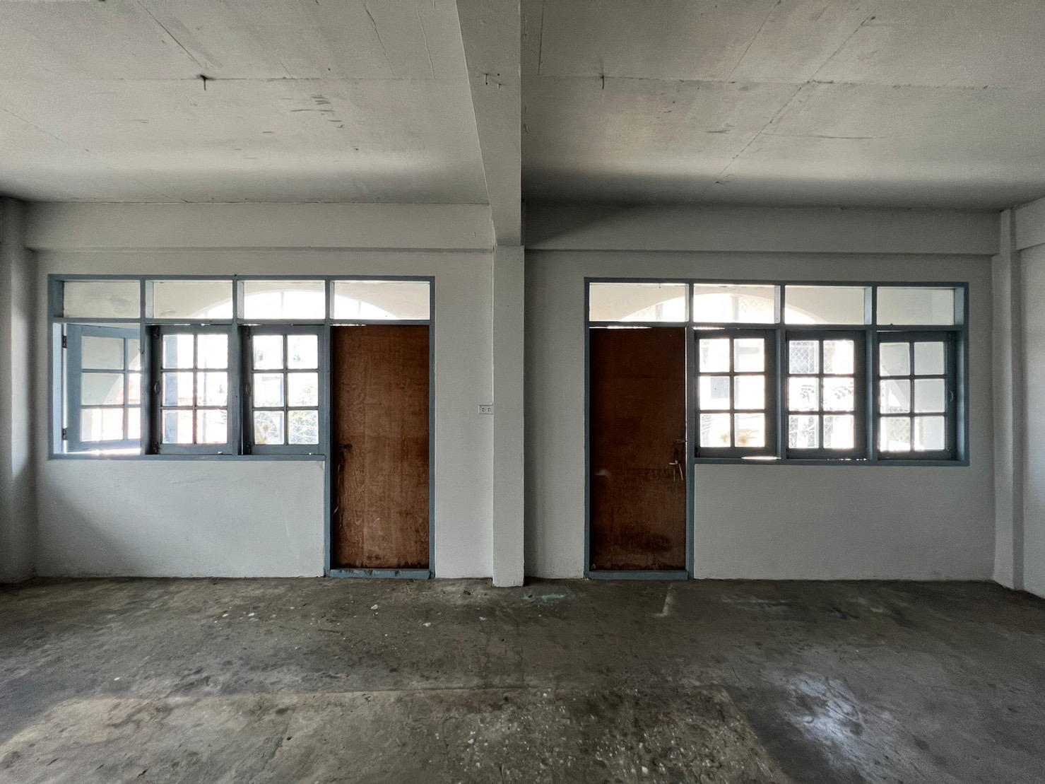 ขาย/ให้เช่า อาคารพาณิชย์ 3 คูหา 4 ชั้นครึ่ง ตั้งอยู่พระราม 3 ซอย 19