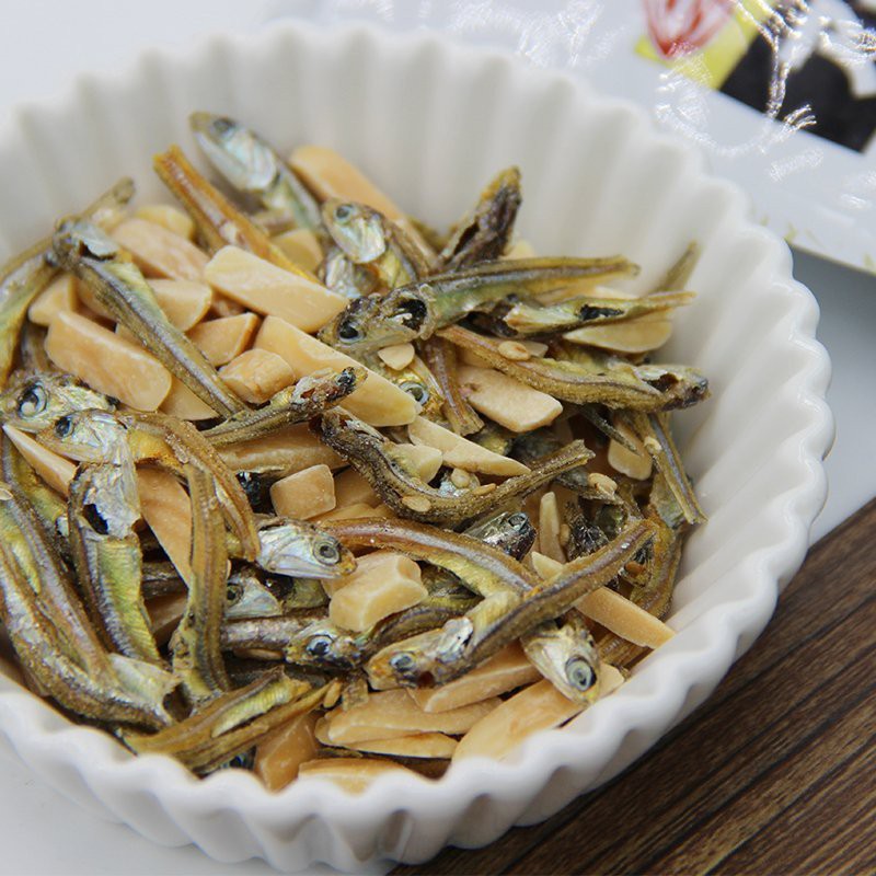 Almond Kozakana Fish Maruesu มารุอิสุ ปลาตัวเล็กกับอัลมอนด์อบ อร่อยกรอบมีแคลเซียมสูง อัลมอนด์ผสมปลากรอบปรุงรส ห่อใหญ่42g