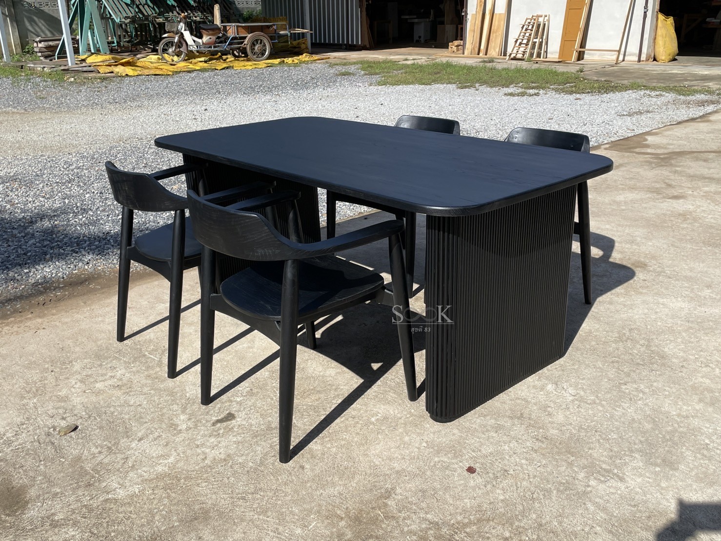 ชุดโต๊ะกินข้าวขากล่องประดับซี่ (สีสัก)