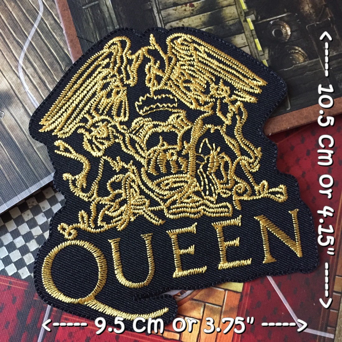 Queen วงดนตรี ร็อค เฮฟวี่เมทัล พังค์ ตัวรีดแบบปัก อาร์มปัก ตัวรีดติดเสื้อ ตัวรีด ติดกระเป๋า ติดหมวก ติดแจ๊คเก็ต Rock Iron on Embroidered Patch