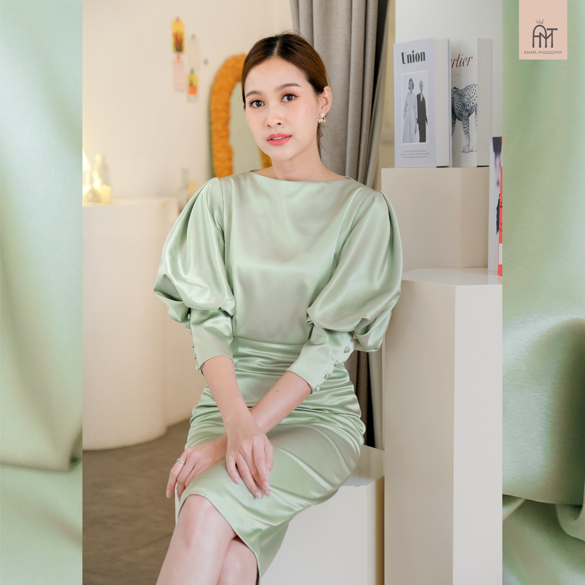 AMATA เดรสแขนพอง สีเขียว