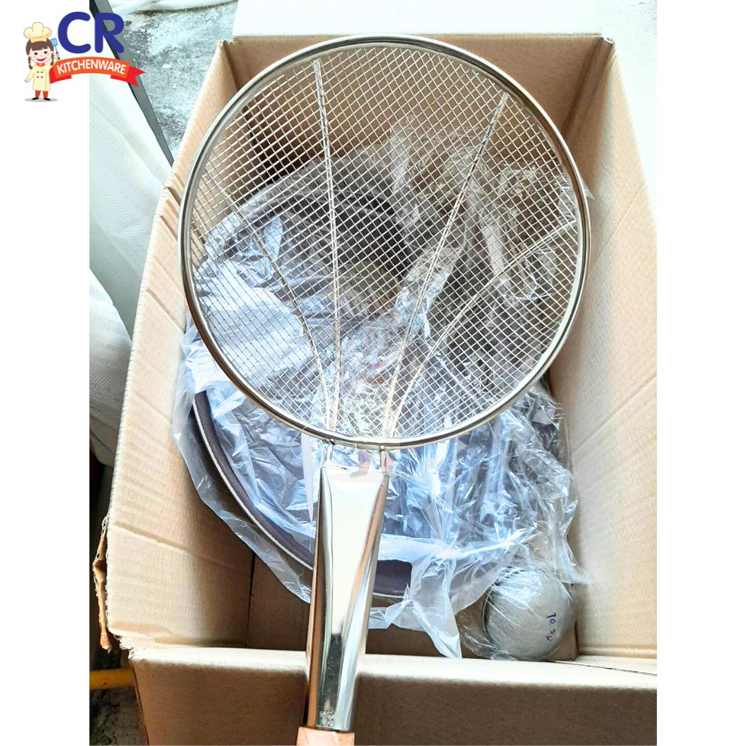 กระชอนสแตนเลส ตาห่าง ด้ามไม้กลม อย่างหนา ตรา V-One