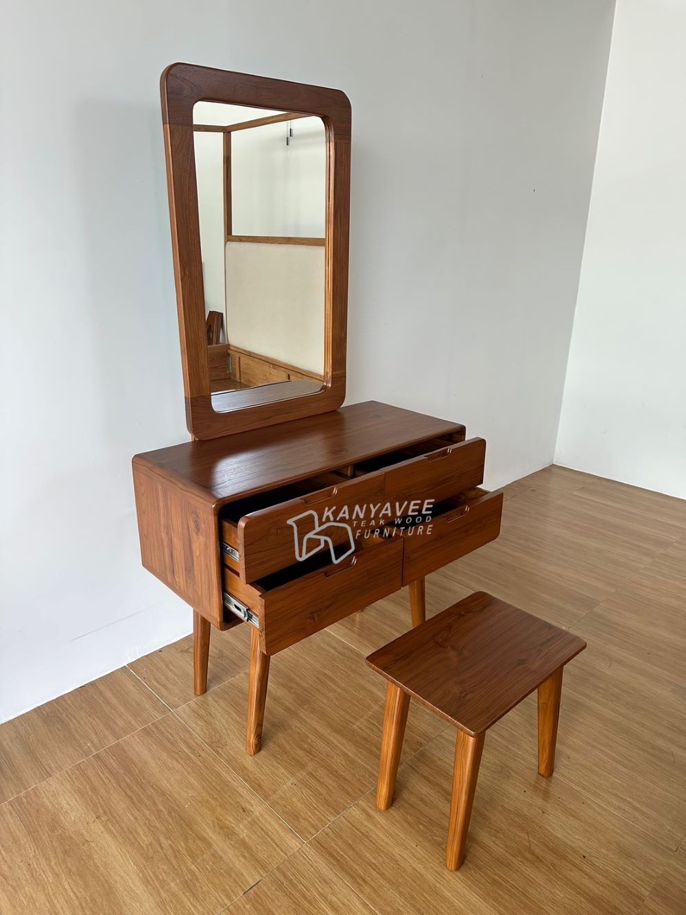 โต๊ะเครื่องแป้งมินิมอลไม้สัก