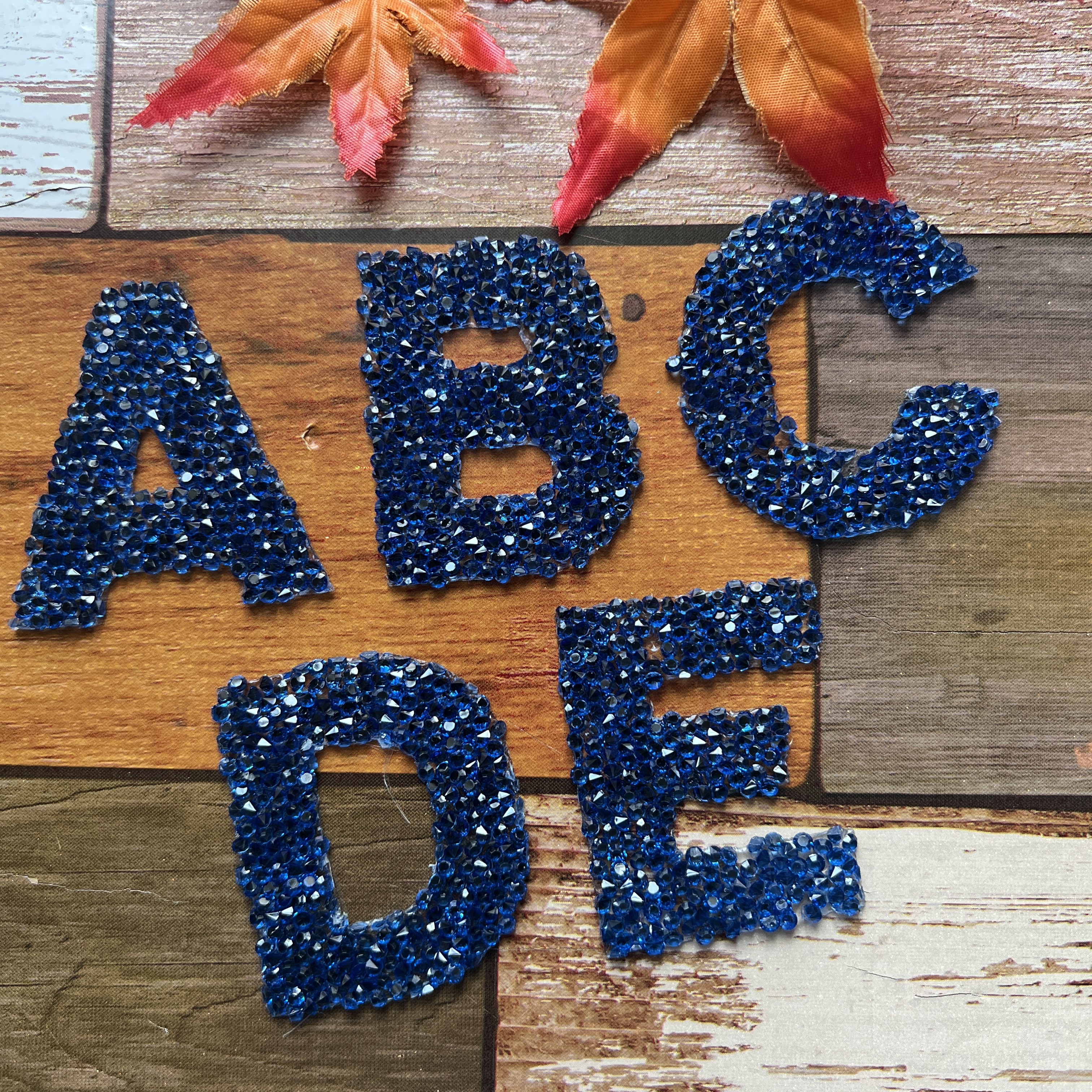 ตัวอักษร เพชรวิบวับ คริสตัล ตัวรีดติดเสื้อ ตัวรีด ติดกระเป๋า ติดหมวก ติดแจ๊คเก็ต อักษรภาษาอังกฤษ Alphabet Patch