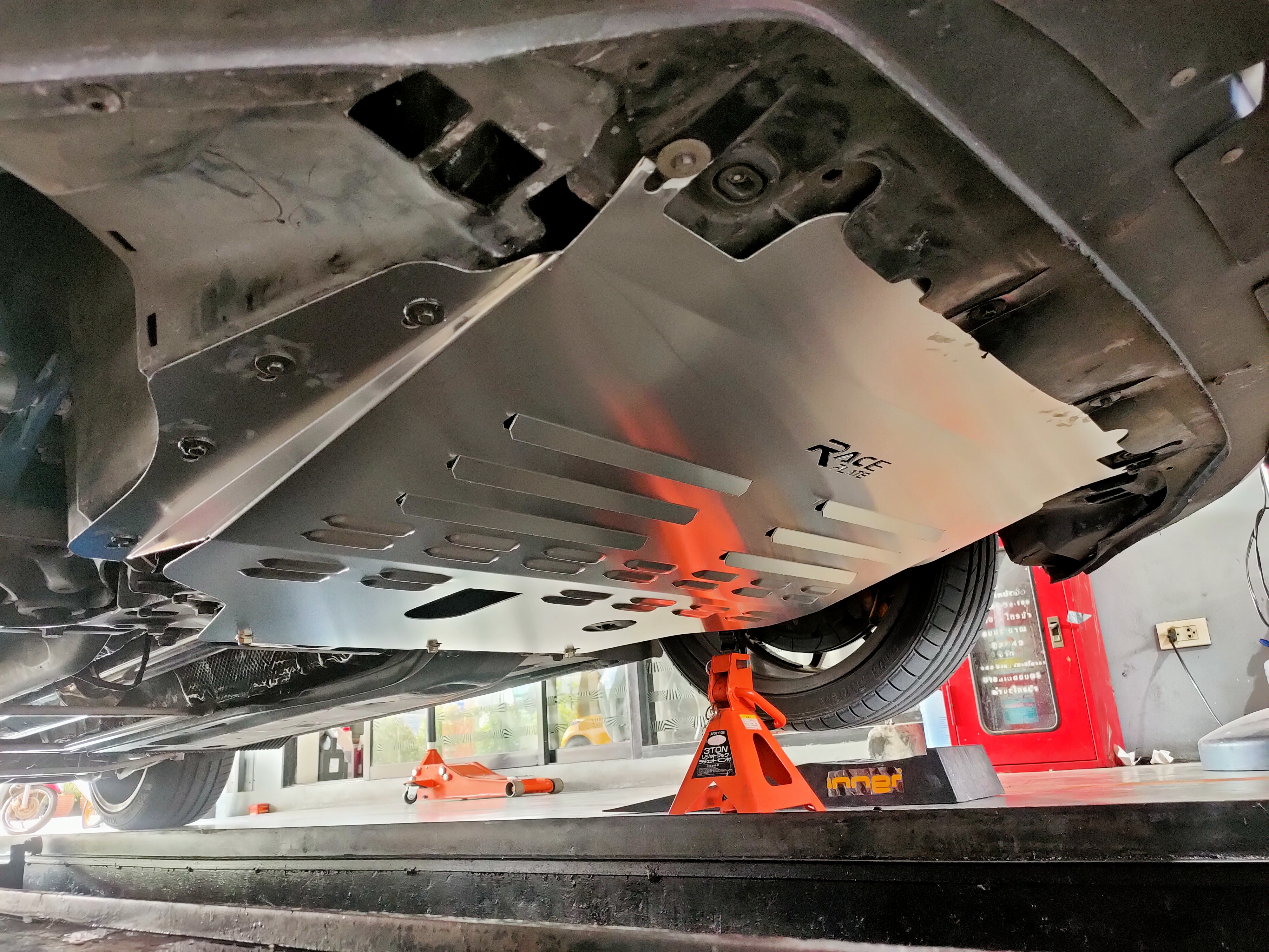 แผ่นปิดใต้ห้องเครื่องอลูมิเนียม Volkswagen Beatle C5,A5 Raceplate_Undertray