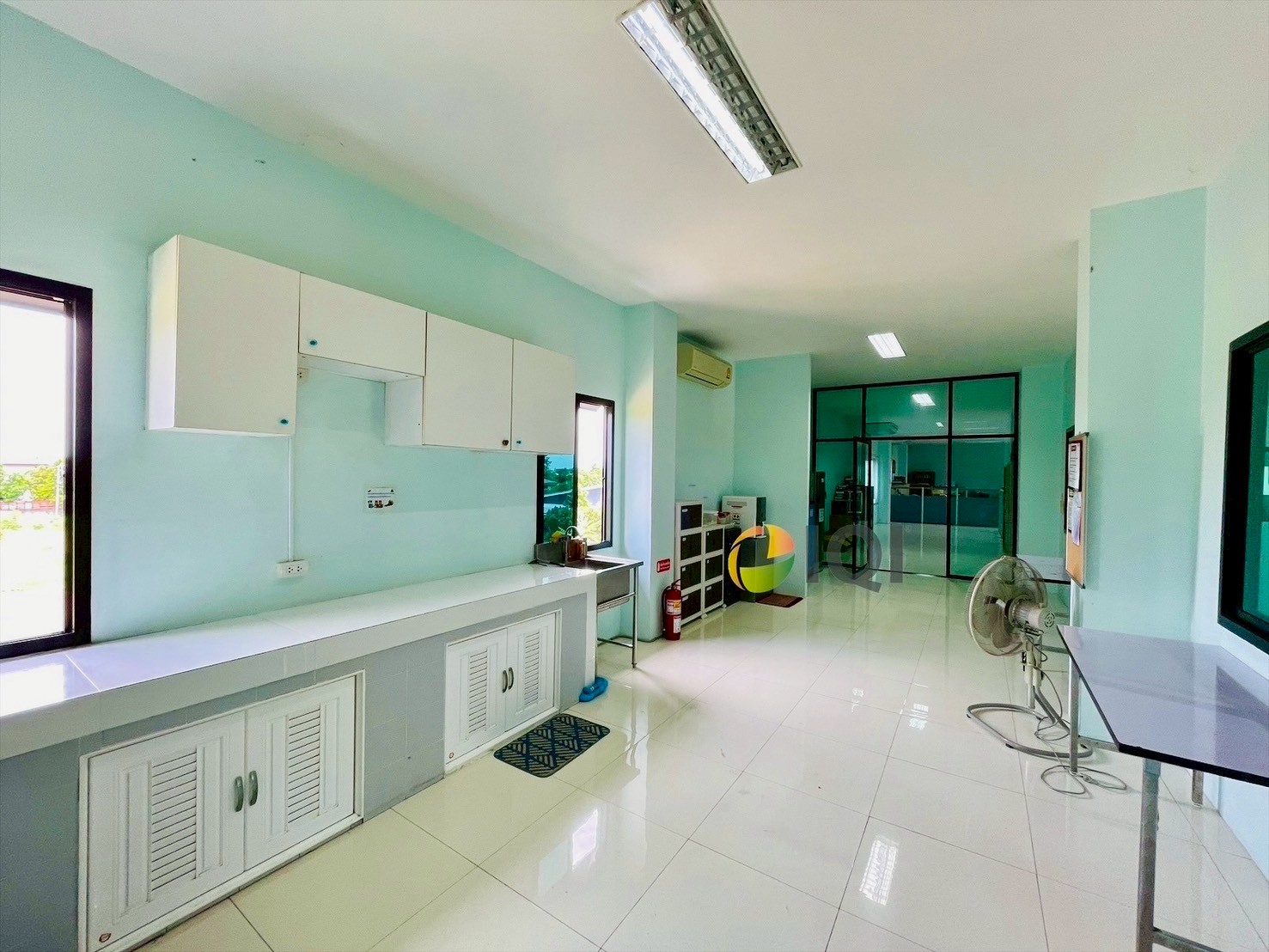 ขายที่ดินพร้อมสำนักงาน 2 ชั้นและคลังสินค้า เนื้อที่ 1 ไร่ ถนนบัวนครินทร์ บางนาตราด