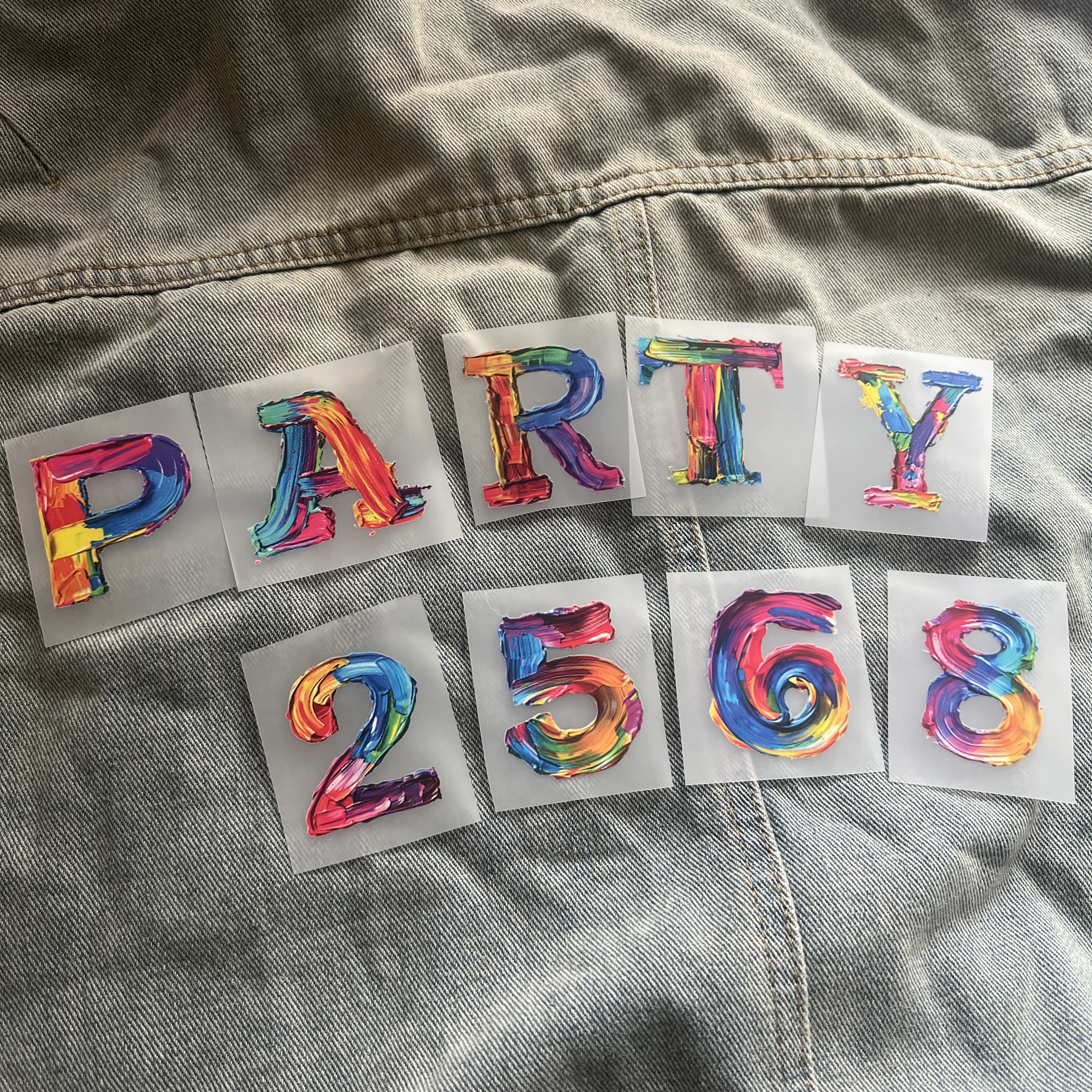 ตัวรีดติดเสื้อ ตัวรีดตัวอักษร สีรุ้ง แบบสติกเกอร์ รีดแล้วลอก สกรีนลาย ตัวรีดDFT DTF ART Alphabet Letter