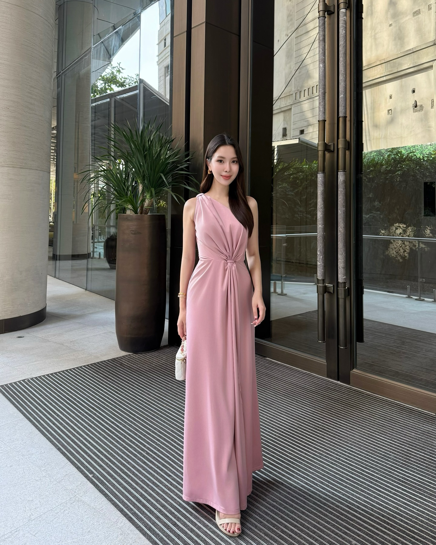 ทีมชุดเพื่อนเจ้าสาวสีชมพู บริการให้เช่า “ชุดไปงานแต่งงาน ชุดเพื่อนเจ้าสาว ” ชุดสวยๆ ในราคาหลักร้อย ทุกชุด ทั้งร้าน