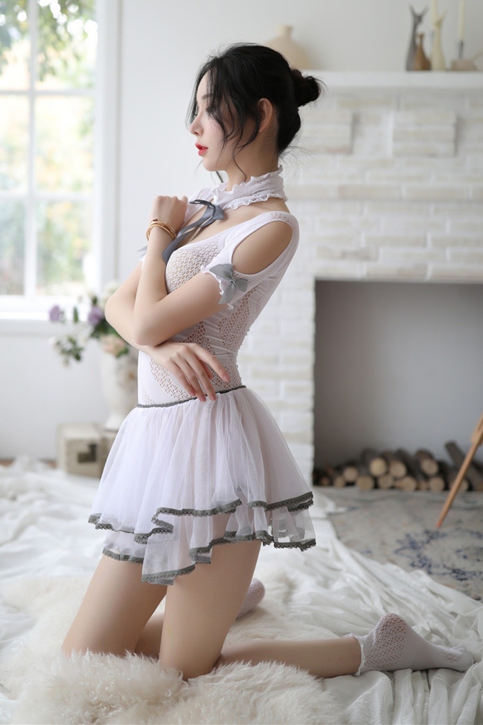 K341 ชุดตาข่ายแฟนซี ชุดตาข่ายเซ็กซี่มาในสไตล์แบบชุดคุณหนู ตัวชุดเป็นตาข่ายแขนสั้นผสมกับกระโปรงสั้นผ้าซีทรูสีขาวแต่งโบว์และกุ๊นขอบลูกไม้สีเทา มาพร้อมปลอกคอติดโบว์และถุงเท้าน่ารักๆตามรูปถ่ายสินค้าจริงเลยค่ะ