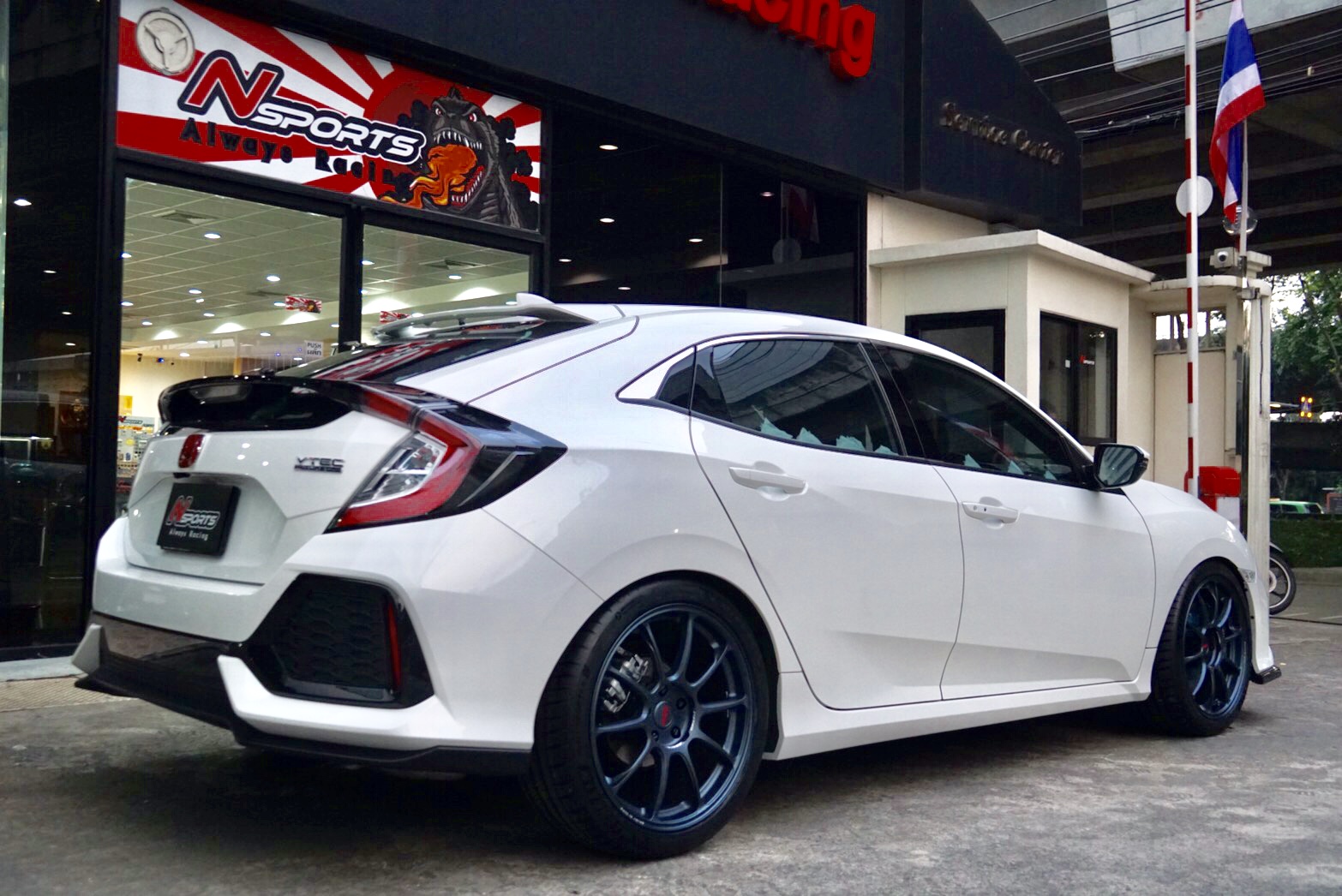 Honda Civic FK (Hatchback) + ZE40 19” + Project Mu
