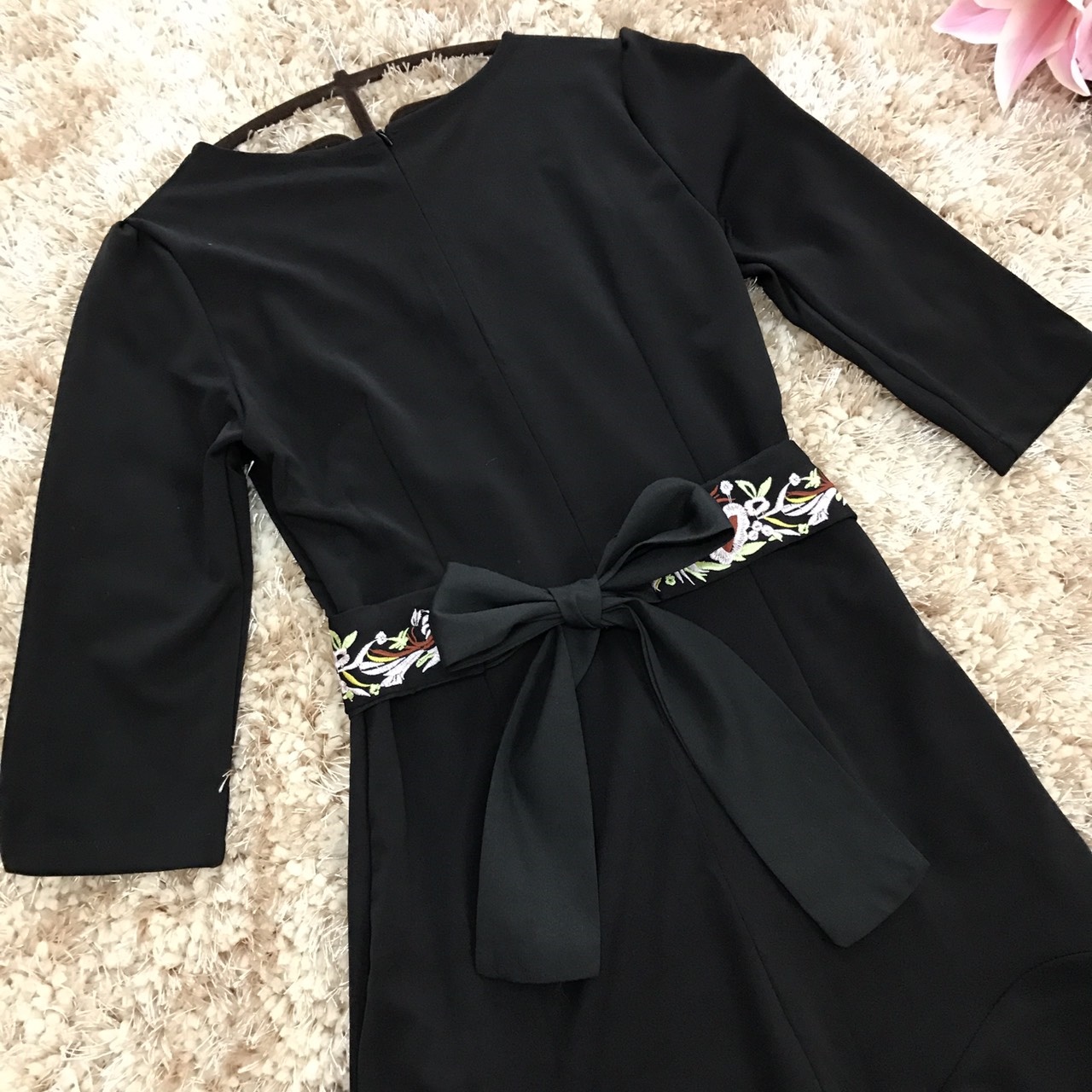 ชุดเดรสสีดำ แขนยาวสามส่วน ส่งฟรี ems