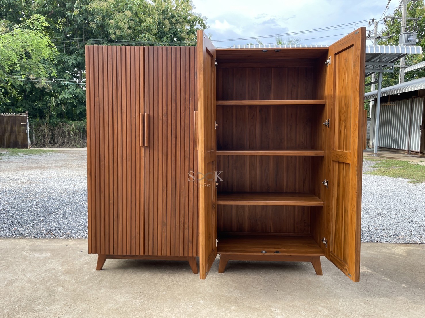 ตู้เสื้อผ้าโมเดิร์นบานซี่แบน