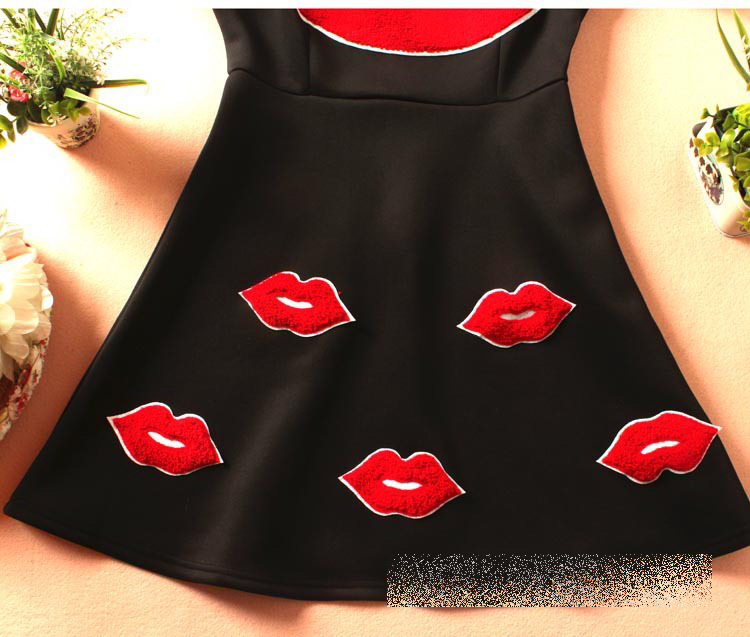 ชุดเดรสแขนกุดสีดำ ส่งฟรี ems