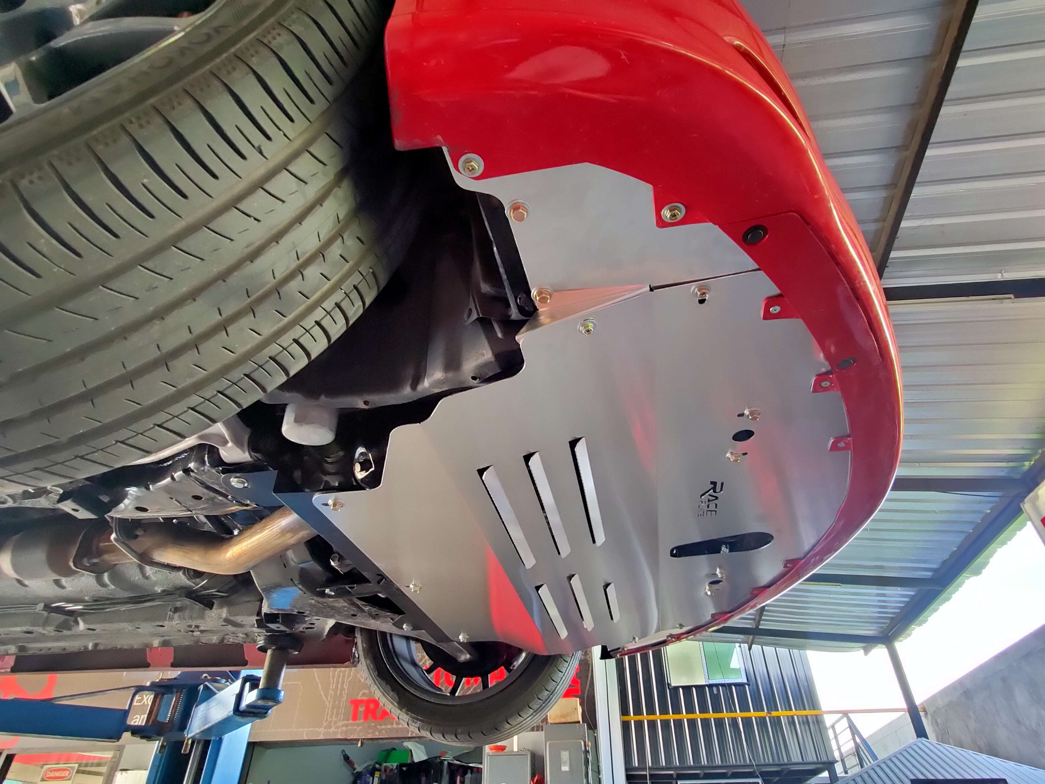 แผ่นปิดใต้ห้องเครื่องอลูมิเนียม Mitsubishi Lancer Evolution 789 Raceplate_Undertray