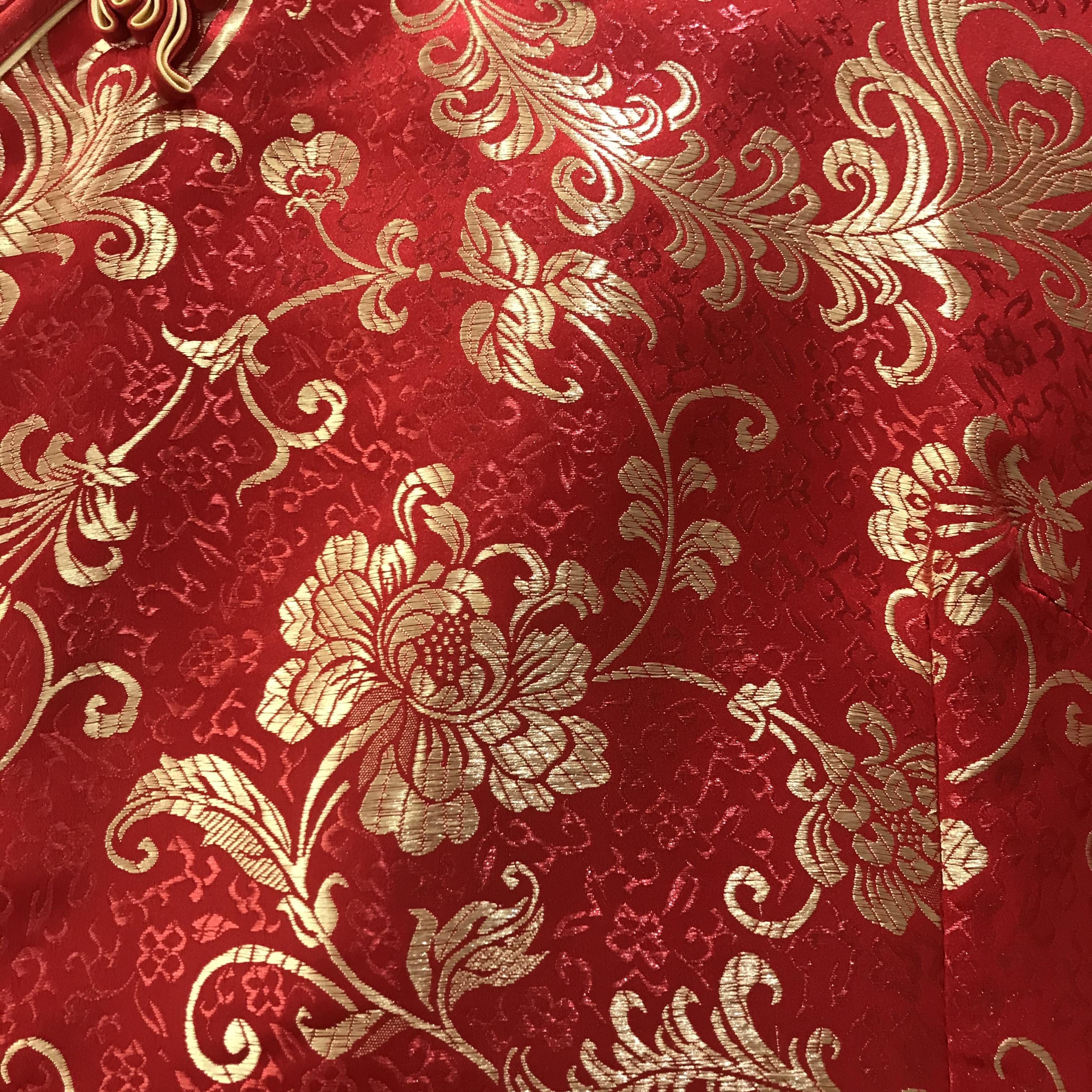 กี่เพ้ายาวสีแดง ทอลายดอกโบตั๋น ส่งฟรี ems