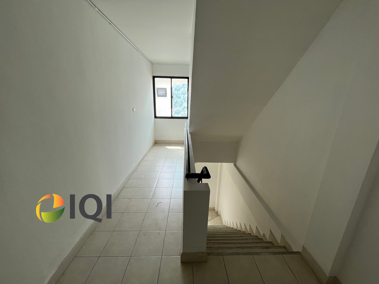 ขาย อาคารพาณิชย์ 3.5 ชั้น The Village ปัญญา-รามอินทรา