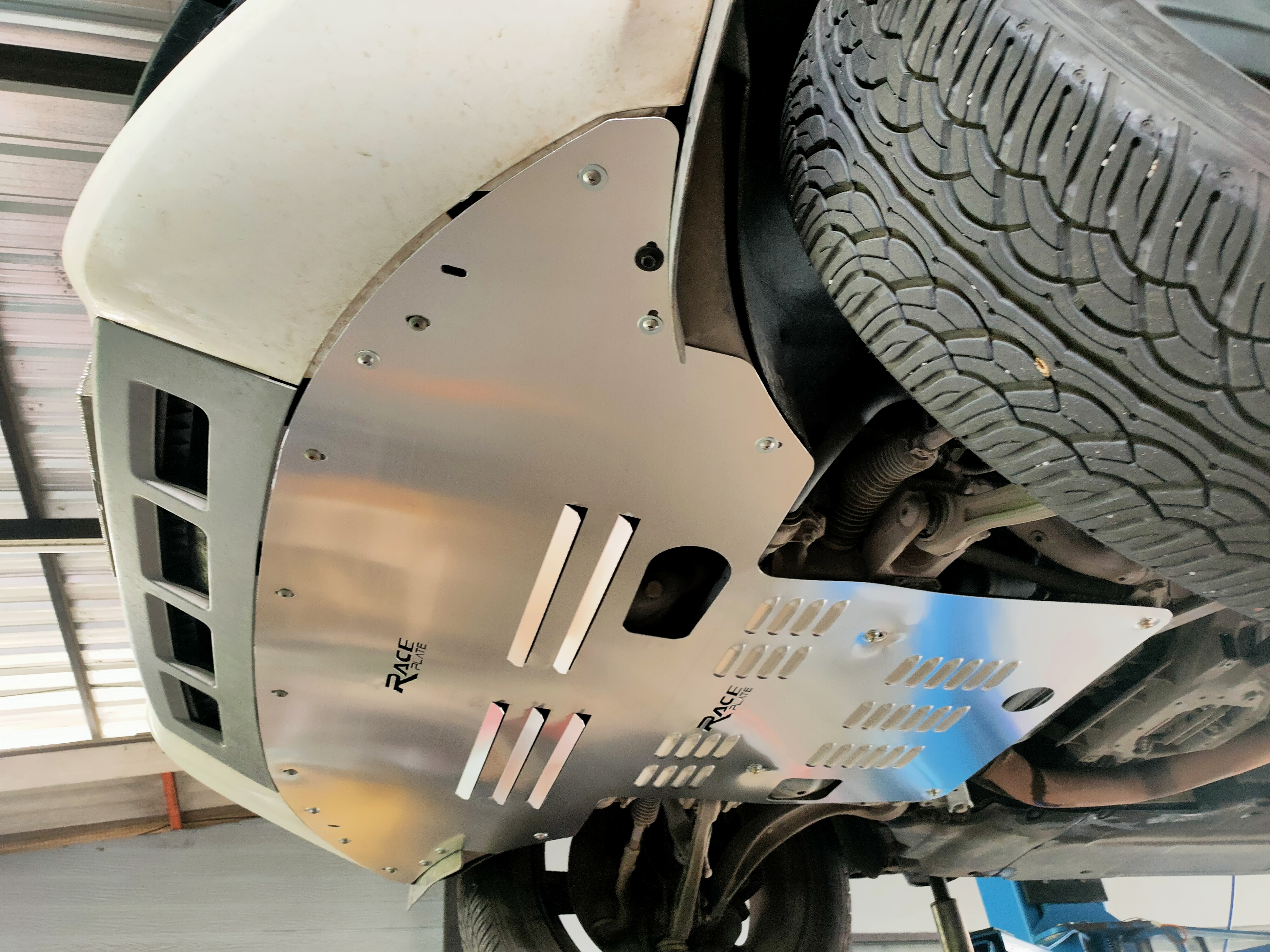 แผ่นปิดใต้ห้องเครื่องอลูมิเนียม Audi Q5 2008-2017 Raceplate_Undertray