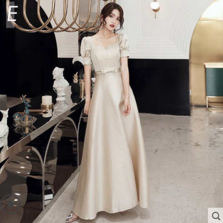 ชุดราตรียาว ผ้าไหมเนื้อดีสีทอง ดีไซน์สวย แขนเสื้อทรงตุ๊กตา คอเสื้อสี่เหลี่ยม ส่งฟรี