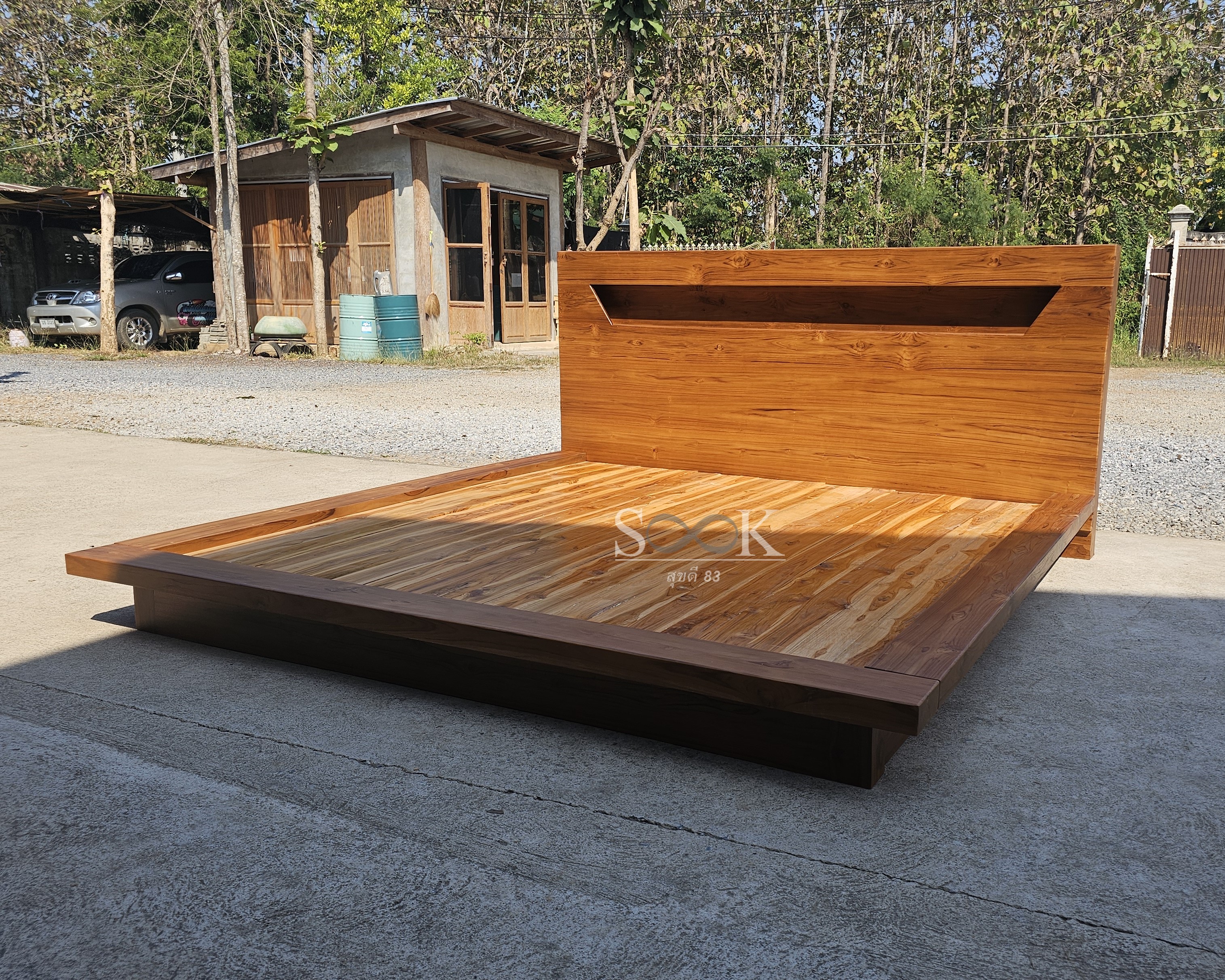 เตียงกล่องมีช่อง พื้นทึบ