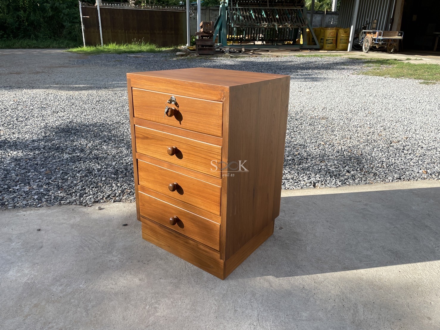 ตู้หัวเตียงโมเดิร์น 4 ลิ้นชัก ขาหลบ