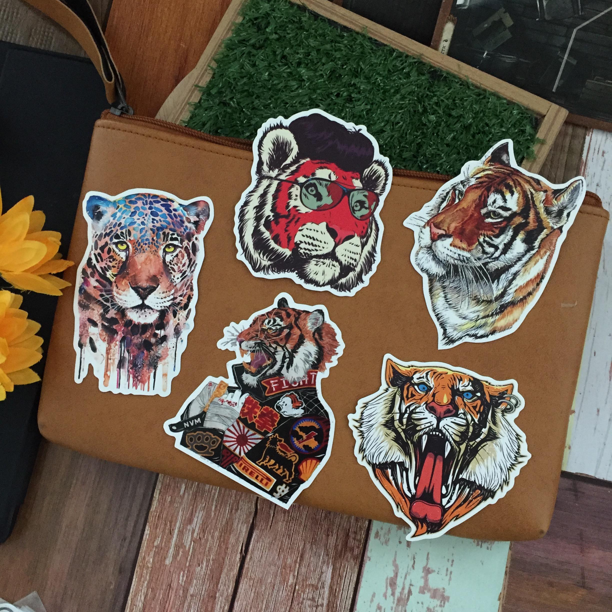 เสือ สติกเกอร์ เคลือบกันน้ำ ลายแนวๆ ไดคัท ติดกระเป๋าเดินทาง โน้ตบุ๊ค เคสโทรศัพท์ กระบอกน้ำ Waterproof Decal Sticker
