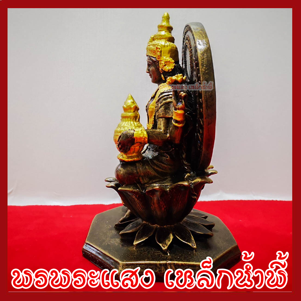 พระแม่ลักษมี สีมันปูแต่งทอง ฐาน 6 นิ้ว เทพแห่งความมั่งคั่ง โชคลาภ และความเจริญรุ่งเรือง วัตถุมงคล พรพระแสงเหล็กน้ำพี้