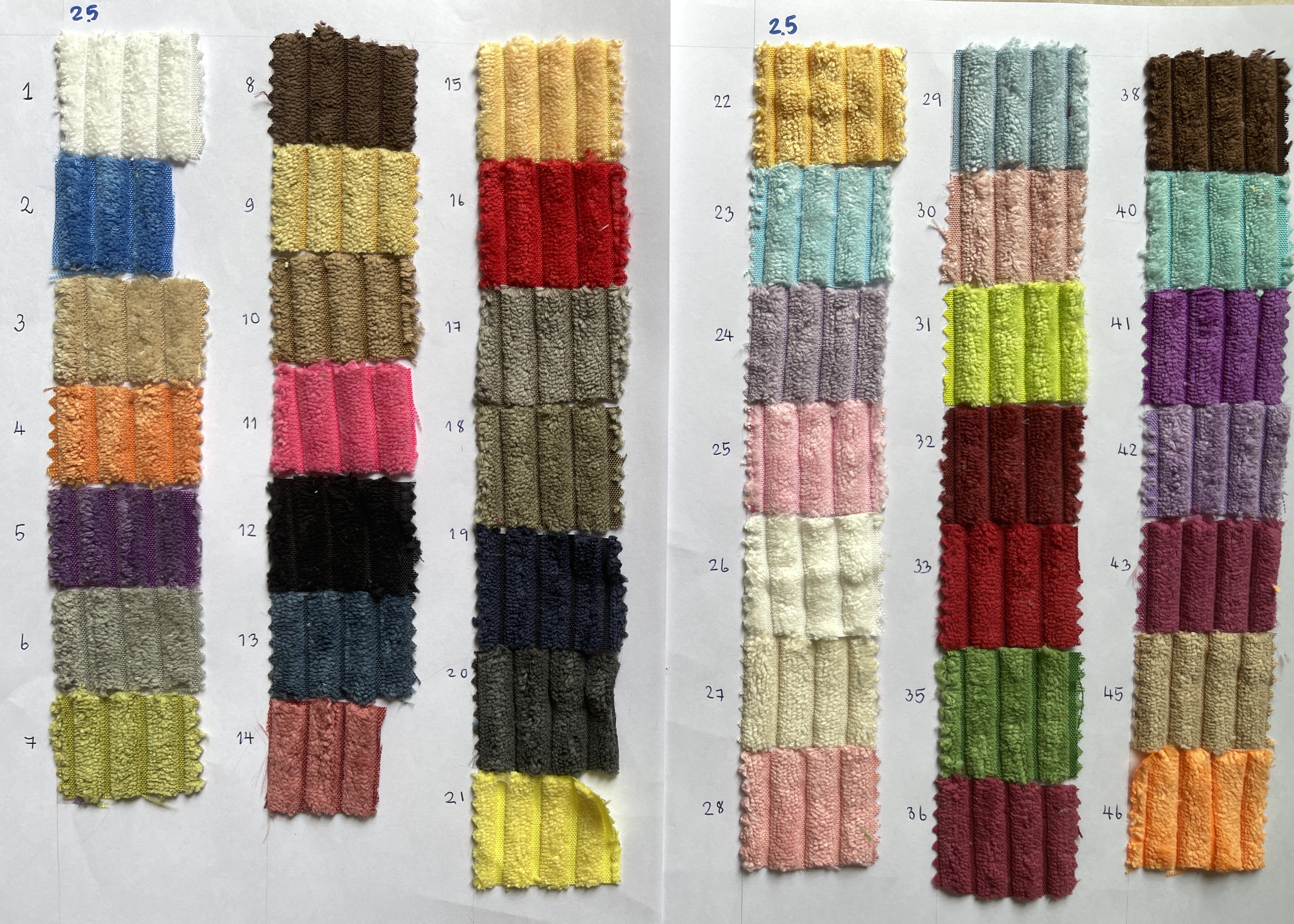 2.5W ผ้าลูกฟูกร่องใหญ่ โพลีเอสเตอร์ ผ้าบุเฟอร์นิเจอร์ ผ้าหุ้มโซฟา ผ้าทำหมวก ผ้าทำกระเป๋า ผ้าขนทำเสื้อ กางเกง หน้ากว้าง 1ึ50 ซม