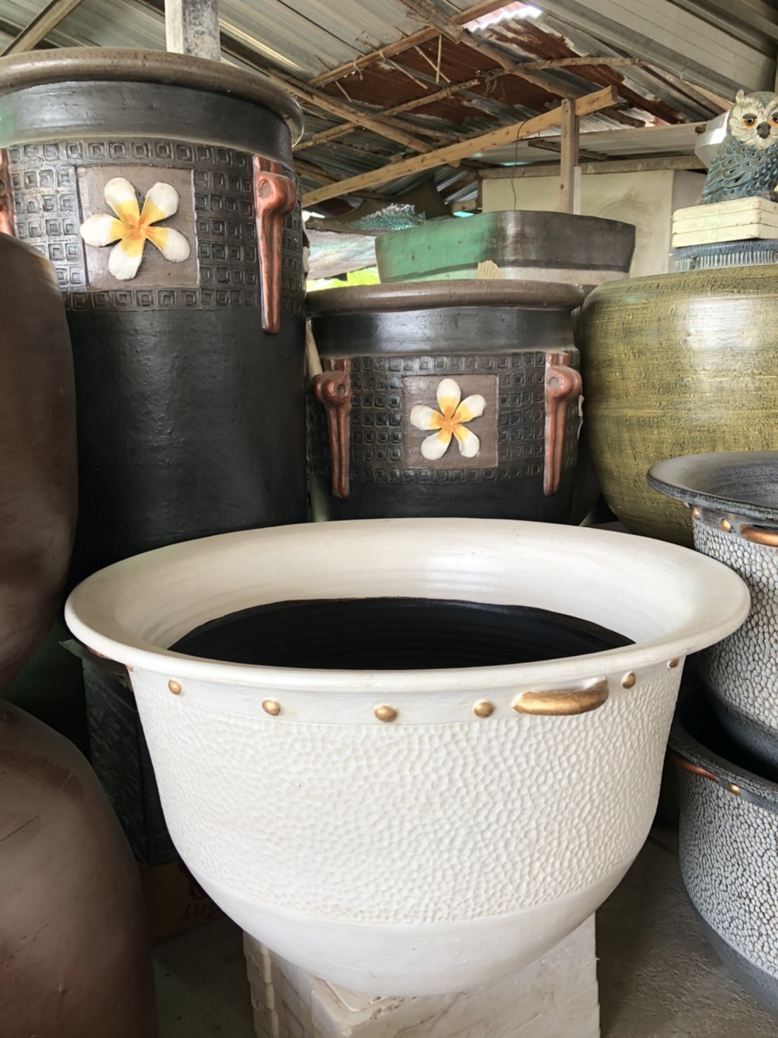 อ่างปลูกบัวขนาดใหญ่