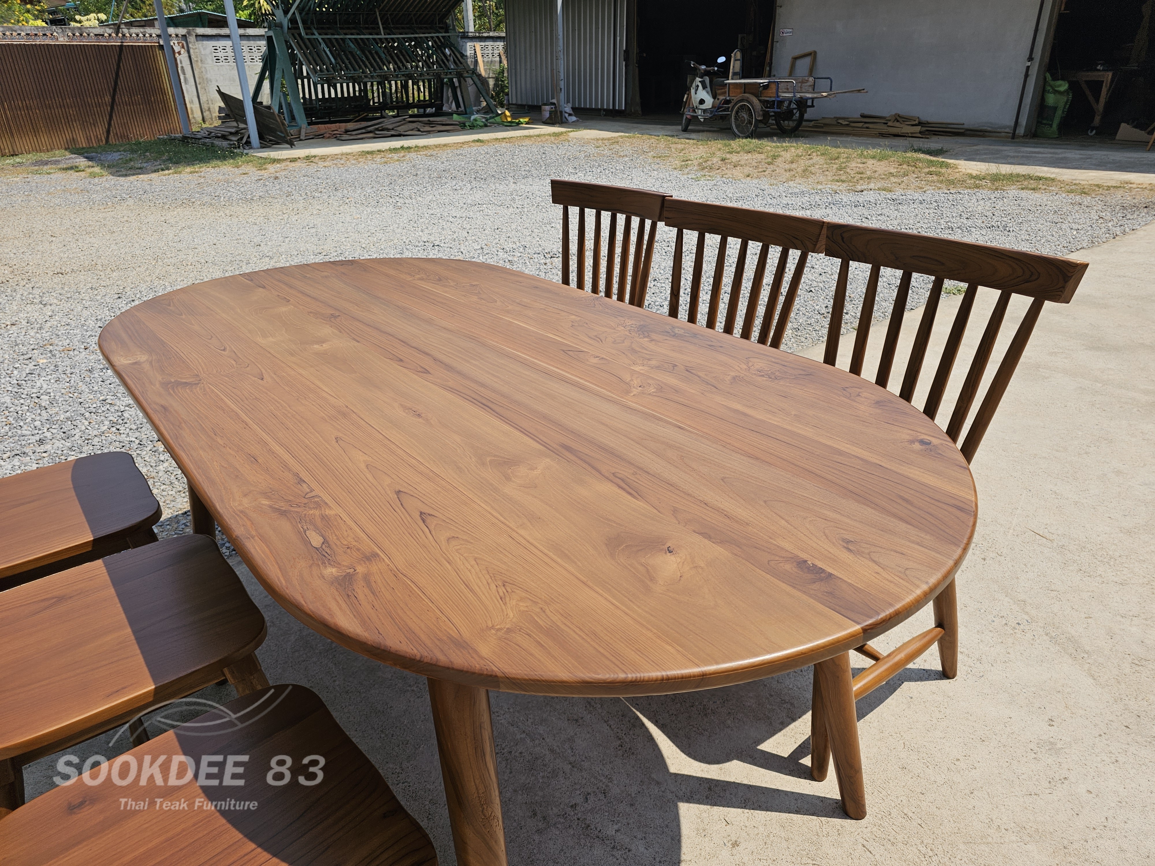 ชุดโต๊ะกินข้าววงรีขาเฉียงมินิมอล 2 ม. เก้าอี้อลิส