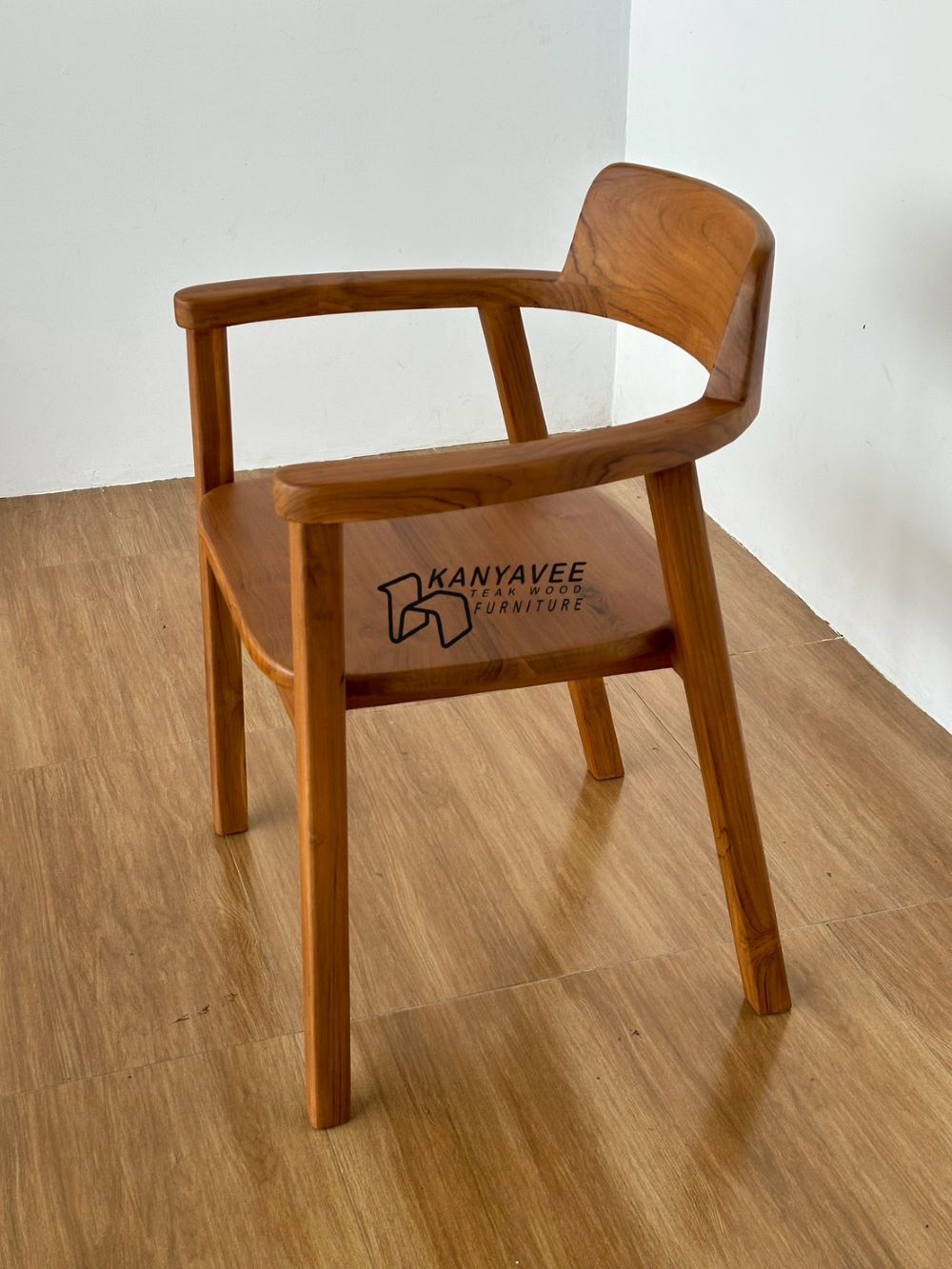 เก้าอี้อาร์มแชร์ไม้สัก สีสักทอง