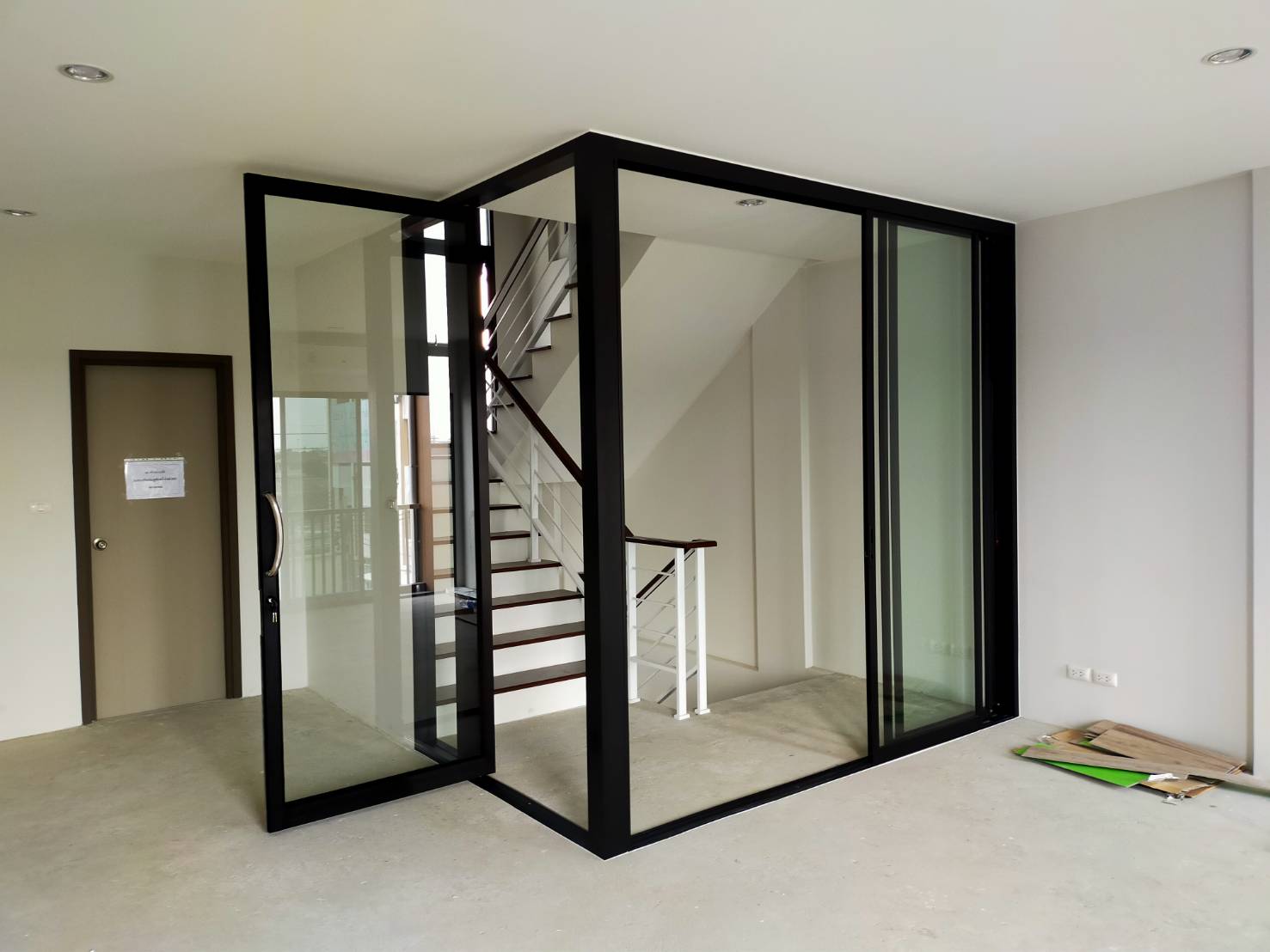 กั้นกระจกหน้าบันได