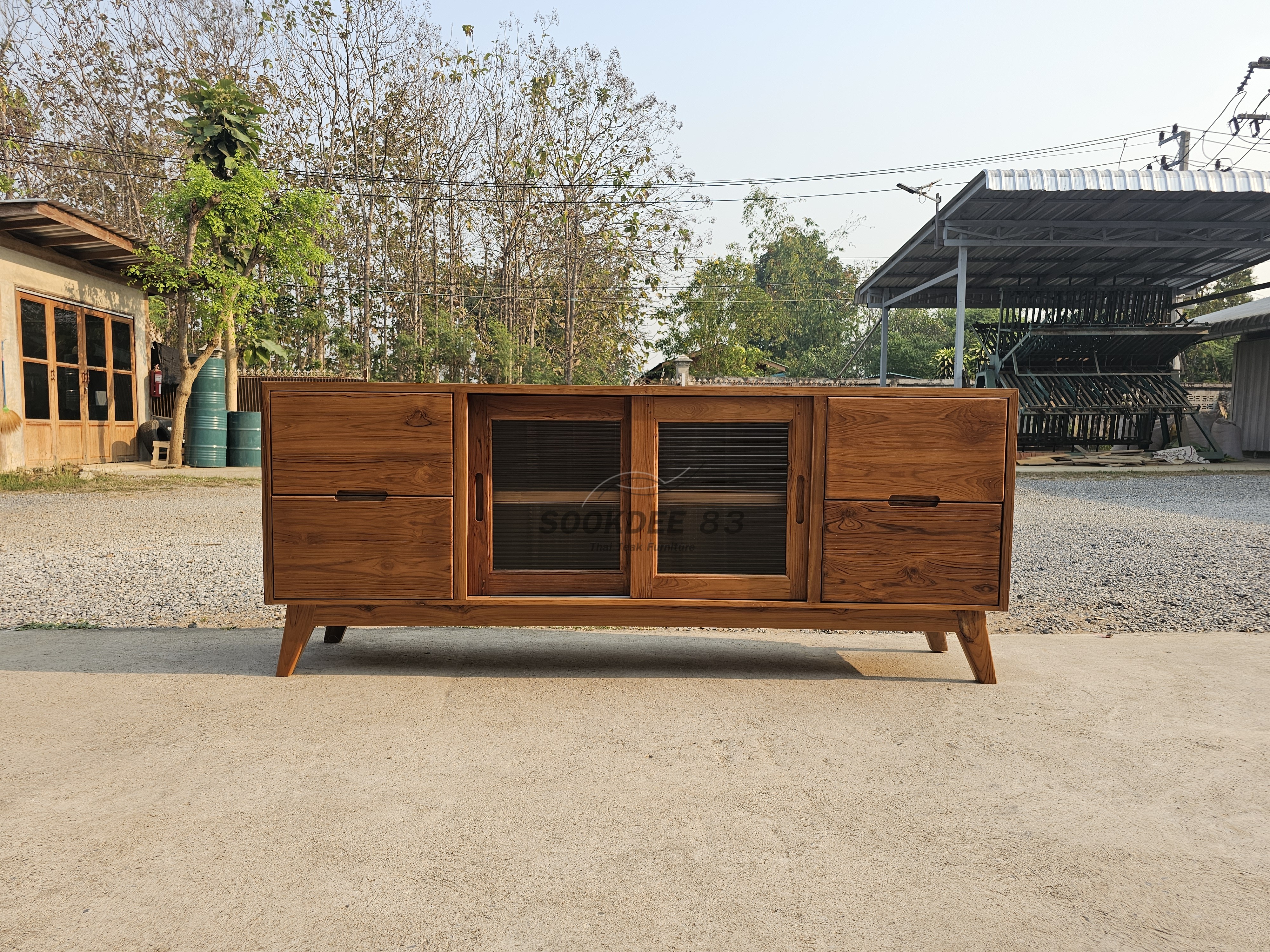 ไซด์บอร์ดวางทีวีบานกระจกลอน (สีสัก)