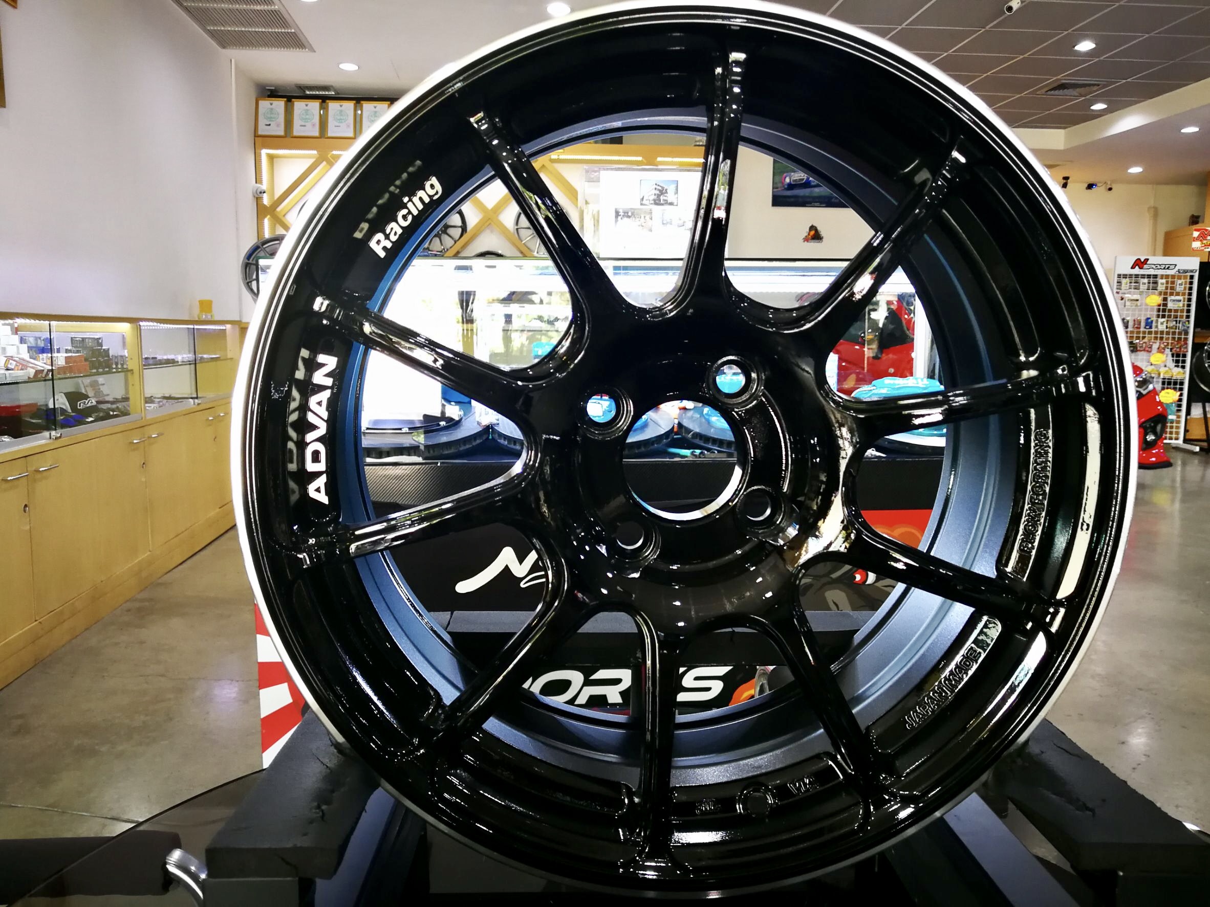 ล้อ ADVAN RZII 16x7+42 4-100