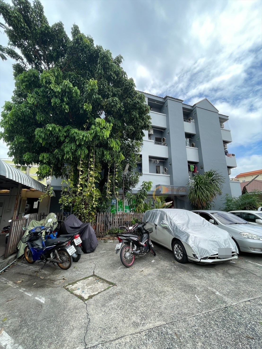 ขายอพาร์ทเม้นท์ 4 ชั้น ติดถนน 2 ด้าน ซอยแบริ่ง 52 ถนนสุขุมวิท107