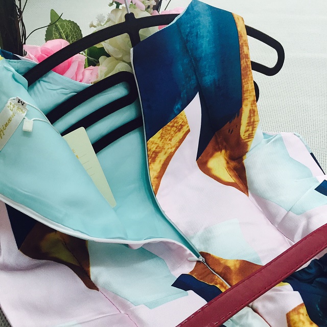 ชุดเดรสสั้น แขนกุดผ้าซาติน ทอลายตามแบบ ส่งฟรี ems