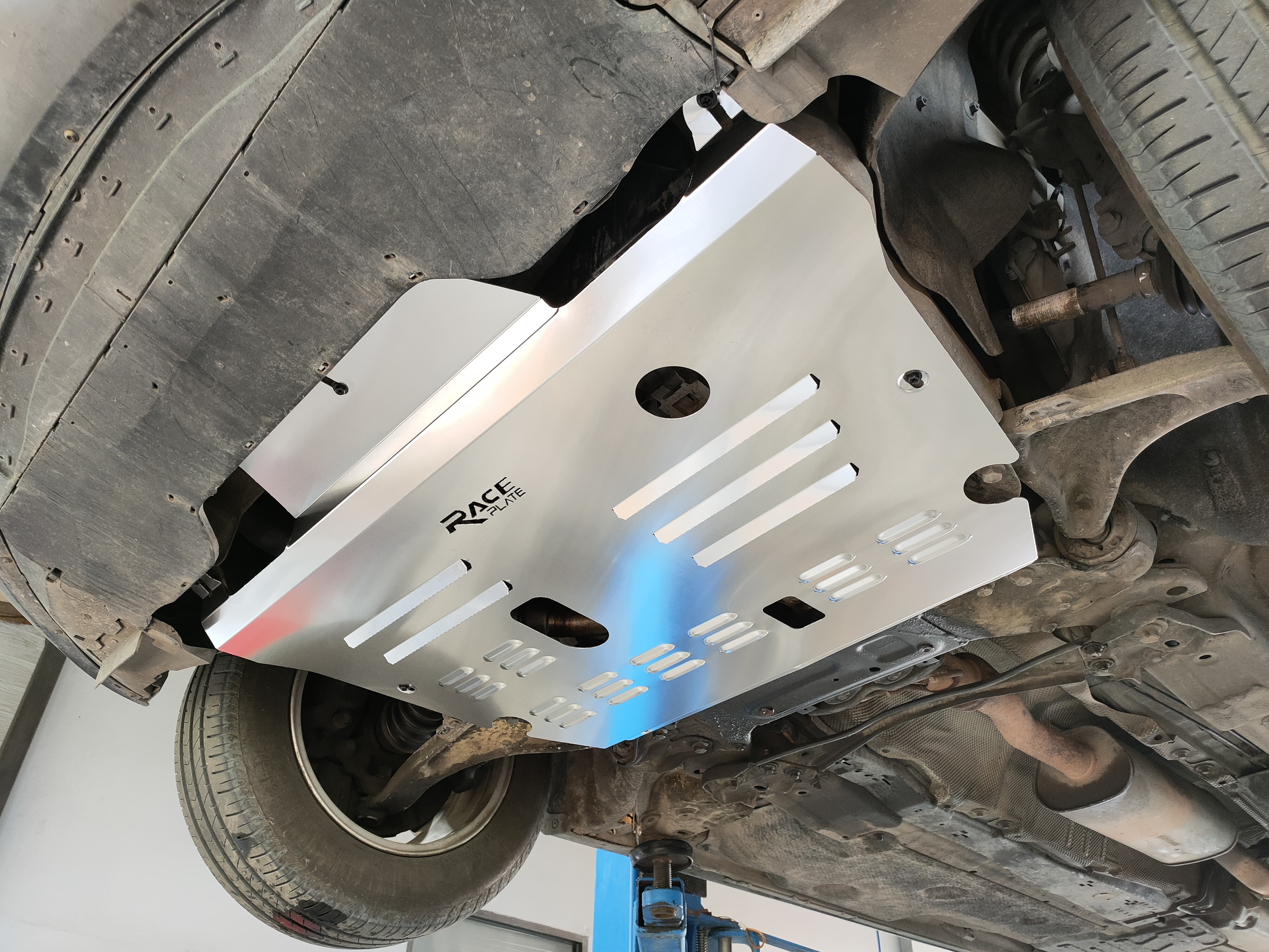 แผ่นปิดใต้ห้องเครื่องอลูมิเนียม Volvo S80 Raceplate_Undertray