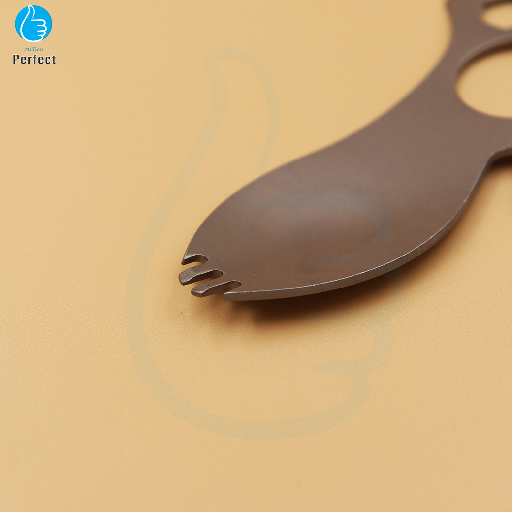 เครื่องมือพกพากลางแจ้ง อุปกรณ์พกพาสำหรับกิจกรรมกลางแจ้ง ไขควงหกเหลี่ยม ที่เปิดขวด ช้อน ส้อม รุ่น PT15