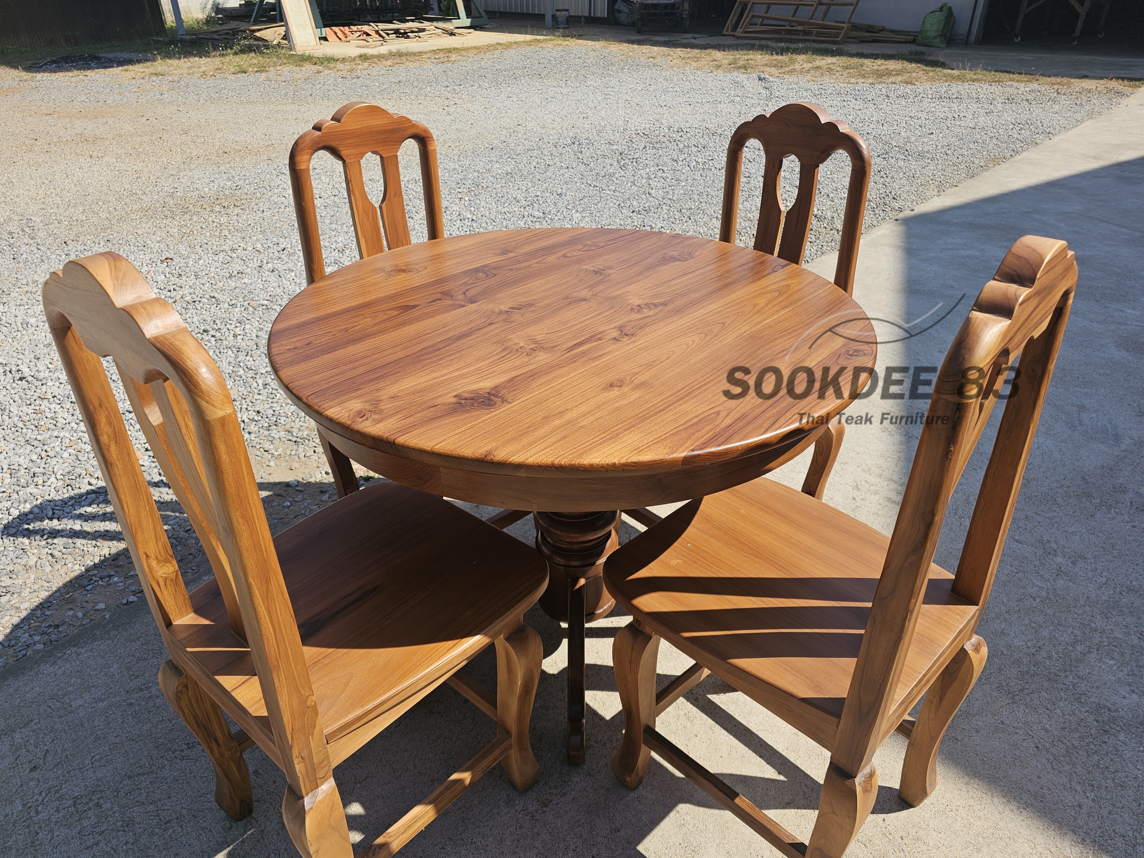 ชุดโต๊ะกินข้าวกลม 1 ม. เก้าอี้สองเอน 4 ตัว