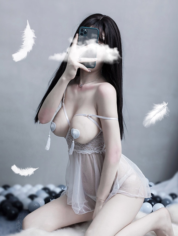 N831 ชุดนอนเซ็กซี่ ชุดนอนซีทรูตัดเย็บผสมกับผ้าลูกไม้สวมใส่แบบใช้สายคล้องไหล่ บราเป็นแบบมีโครงดีไซน์หน้าอกเปิดโล่งๆด้านหลังเป็นขอเกี่ยว2จุด(กลางหลังและขอบกระโปรง) มาพร้อมกับจีสตริงลูกไม้เปิดเป้าตามรูปถ่ายสินค้าจริงเลยค่ะ ***ไม่รวมที่แปะหัวนม