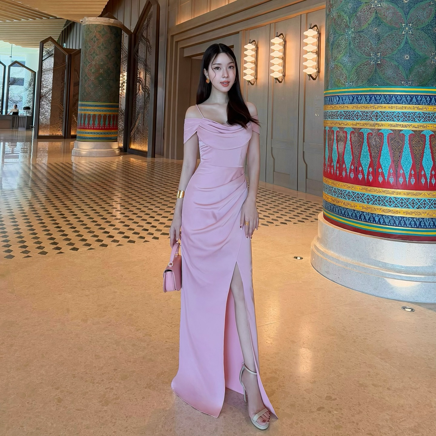 ทีมชุดเพื่อนเจ้าสาวสีชมพู บริการให้เช่า “ชุดไปงานแต่งงาน ชุดเพื่อนเจ้าสาว ” ชุดสวยๆ ในราคาหลักร้อย ทุกชุด ทั้งร้าน