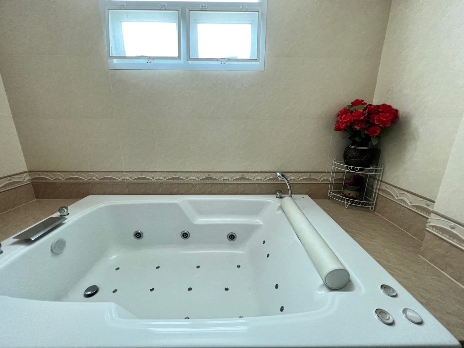 ขาย บ้านเดี่ยว ปลูกสร้างเองหลังใหญ่ สไตล์โมเดิร์น เขาตาโล อำเภอบางละมุง ชลบุรี