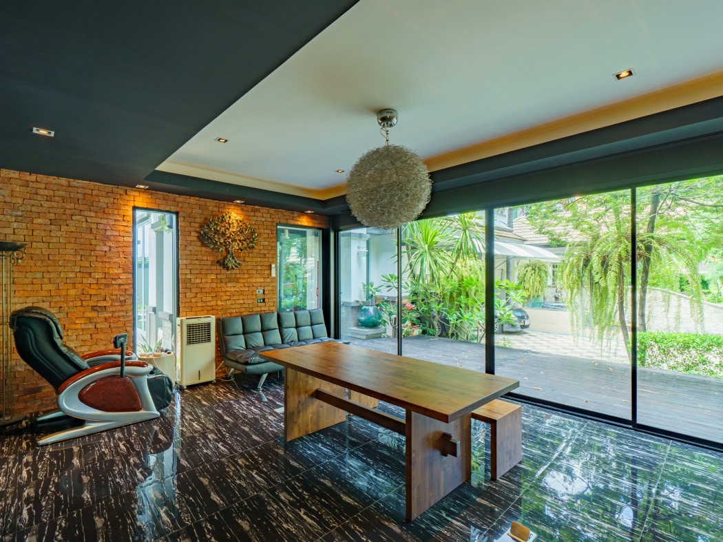 ขายบ้านเดี่ยว 2 ชั้น 3 อาคารบนพื้นที่เดียวกัน บ้านพัฒนาการ ถนนพัฒนาการ 30 หลังบ้านติดคลอง