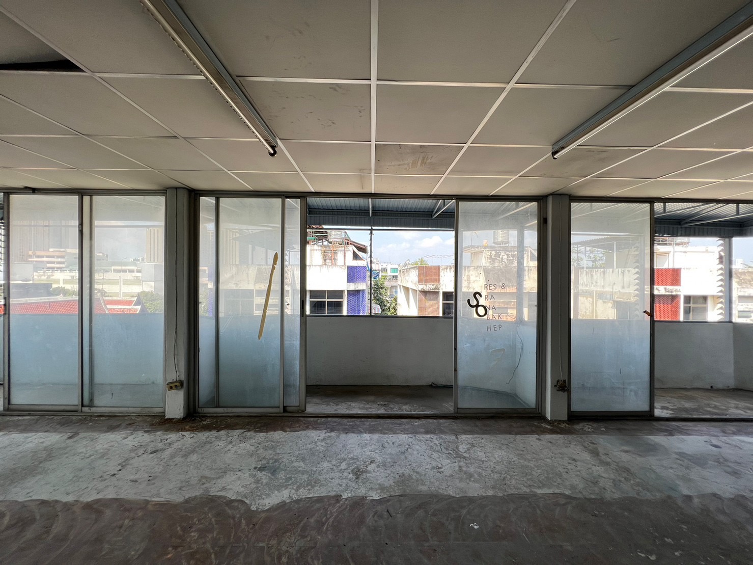 ขาย/ให้เช่า อาคารพาณิชย์ 3 คูหา 4 ชั้นครึ่ง ตั้งอยู่พระราม 3 ซอย 19