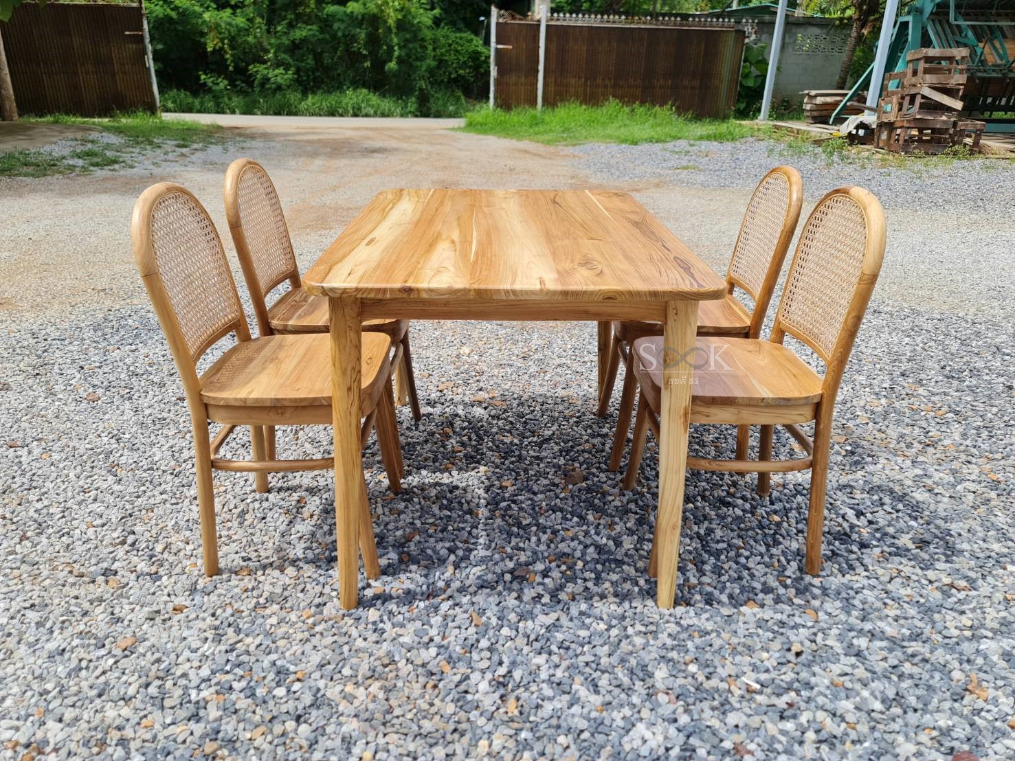 ชุดโต๊ะกินข้าวขาเฉียง มินิมอล (สีสัก)