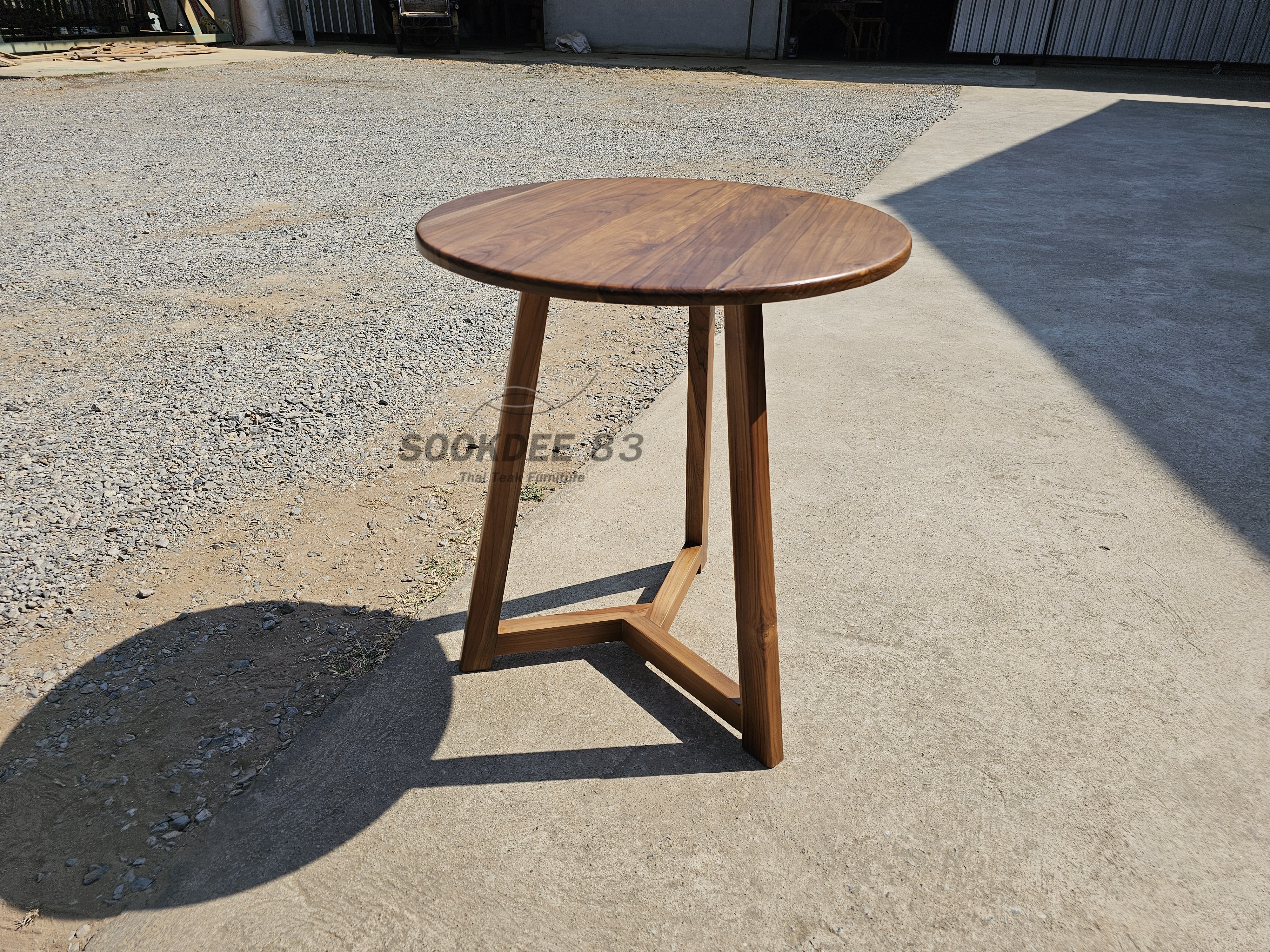 โต๊ะกาแฟมินิมอลกลม 3 ขา