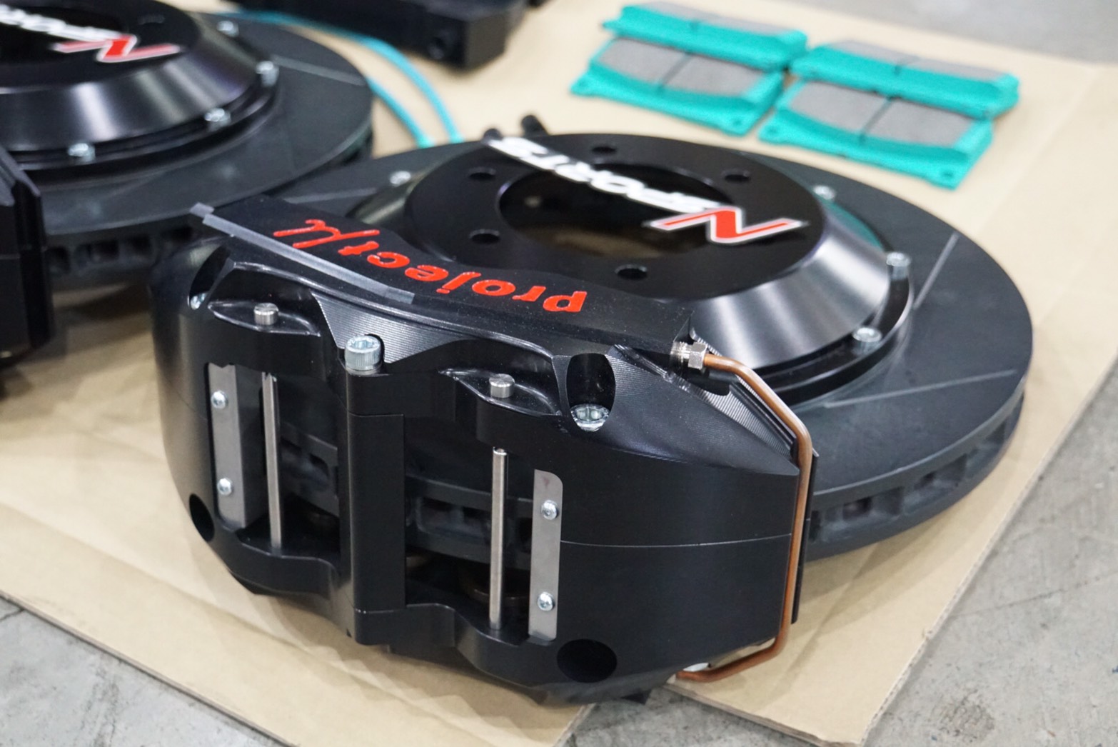 ชุดเบรคโปรเจคมิว 6พอตไดร์ ตรงรุ่น Toyota Fortuner,Revo