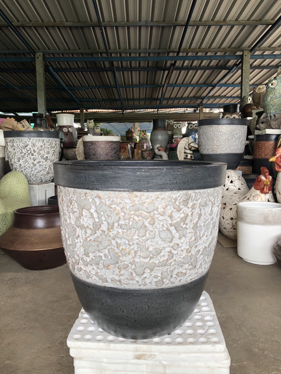 กระถางต้นไม้ขอบเหลี่ยม