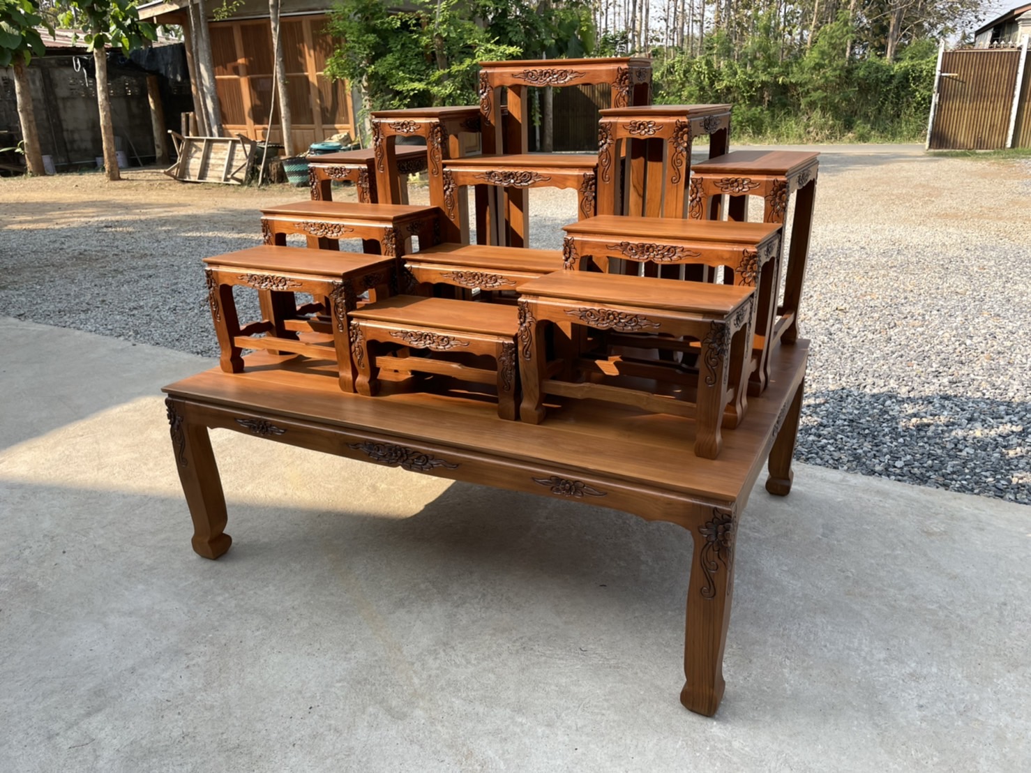 โต๊ะหมู่บูชา 12 ตัว x 9 นิ้ว แกะลาย